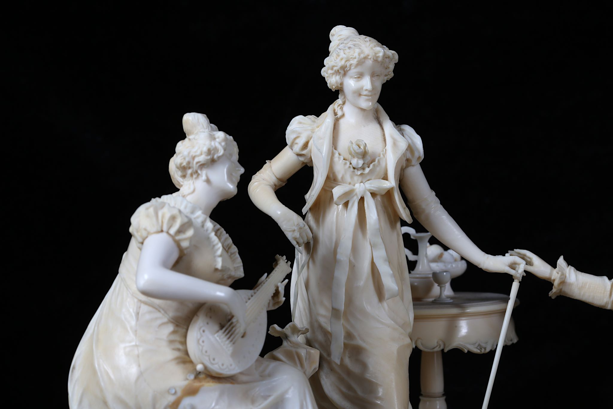 A LARGE LATE 19TH CENTURY GERMAN / AUSTRIAN CARVED IVORY FIGURAL GROUP OF AN INTERIOR SCENE - Image 5 of 9