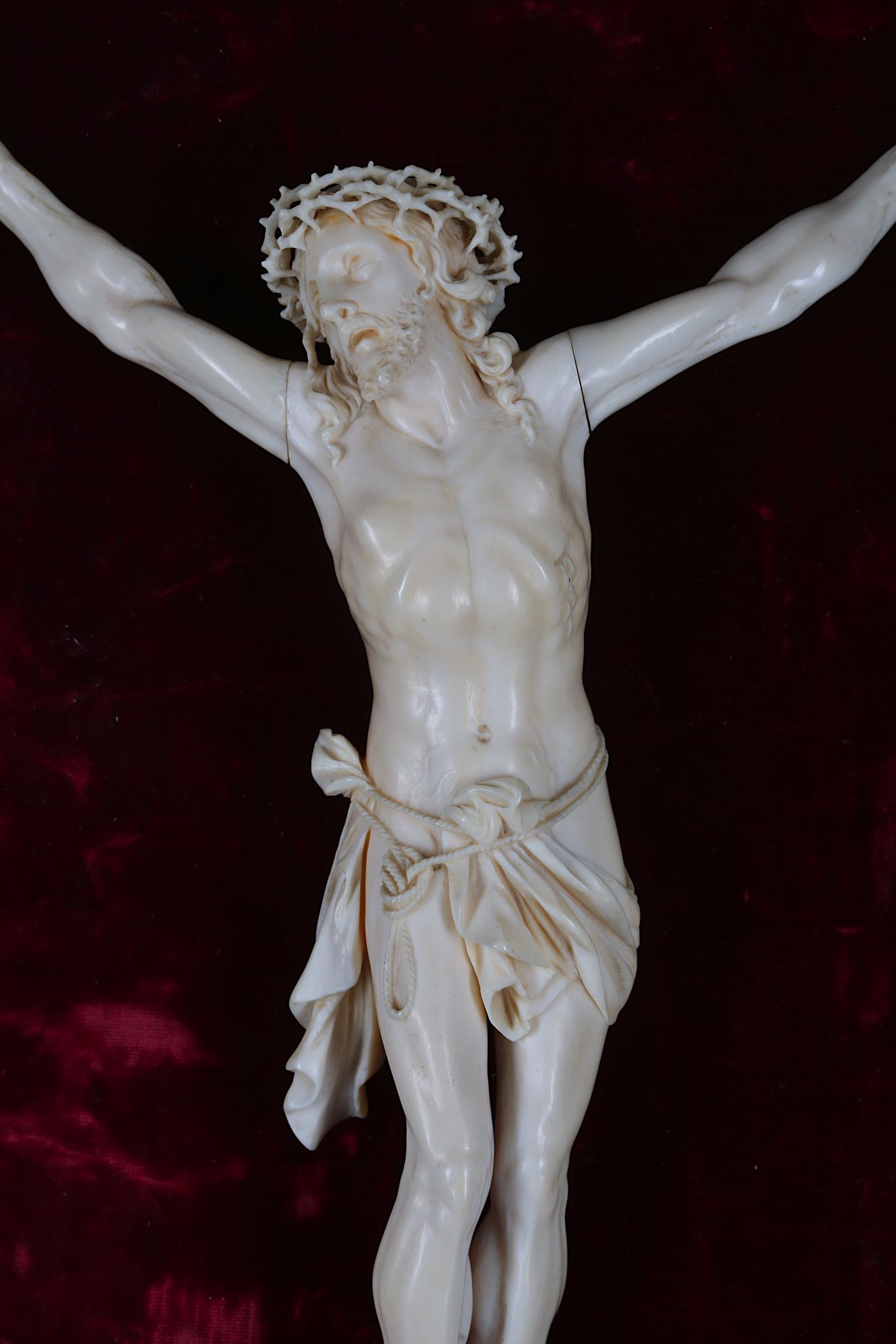 A 19TH CENTURY CARVED IVORY CORPUS CHRISTI the crucifix figure of Christ depicted wearing the - Image 4 of 4