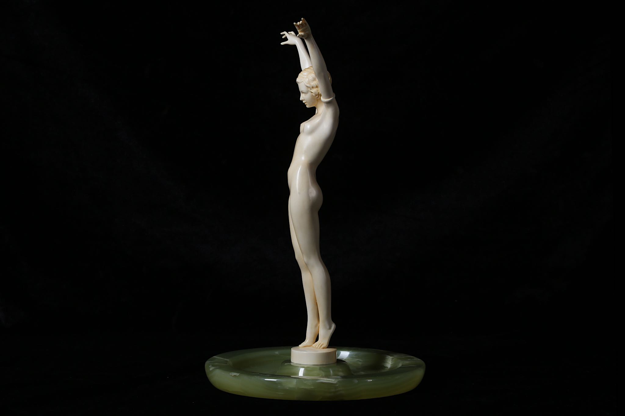 A FRENCH ART DECO PERIOD CARVED IVORY FIGURE OF A NUDE GIRL CIRCA 1920 the standing figure with both - Image 3 of 6