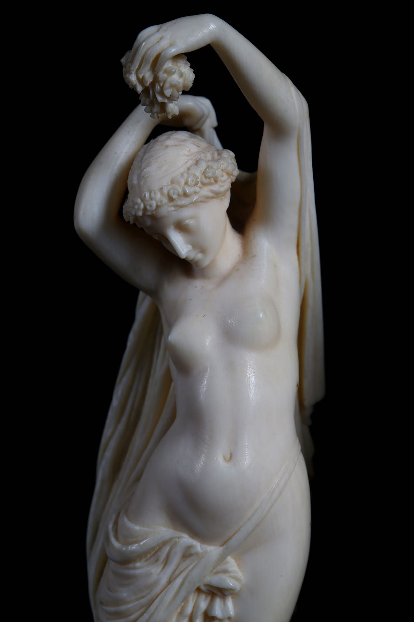 A PAIR OF 19TH CENTURY FRENCH DIEPPE IVORY ALLEGORICAL FIGURES OF DAY AND NIGHT the figure of Day - Image 5 of 7