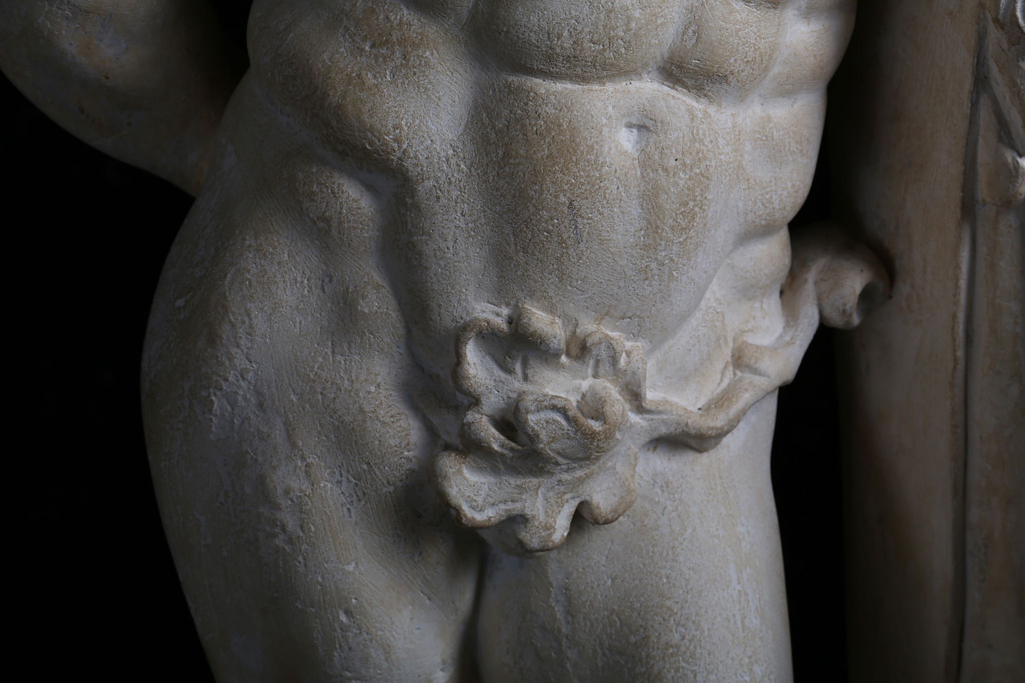 AN 18TH CENTURY CARVED LIMESTONE FIGURE OF THE WEARY HERCULES OF LYSIPPOS, AFTER THE ANTIQUE the - Image 4 of 11