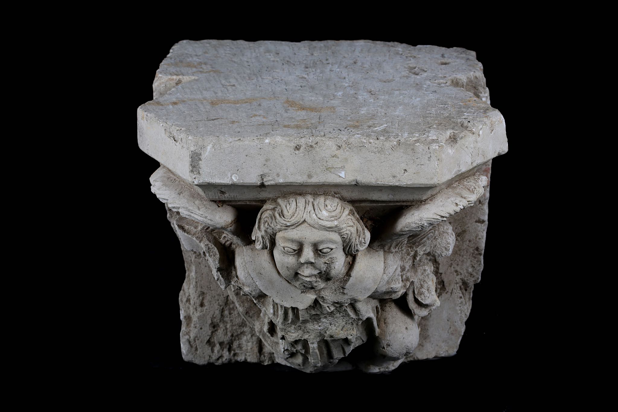 A FRENCH GOTHIC STYLE CARVED LIMESTONE CORBEL DEPICTING AN ANGEL POSSIBLY 16TH CENTURY the figure - Image 9 of 12