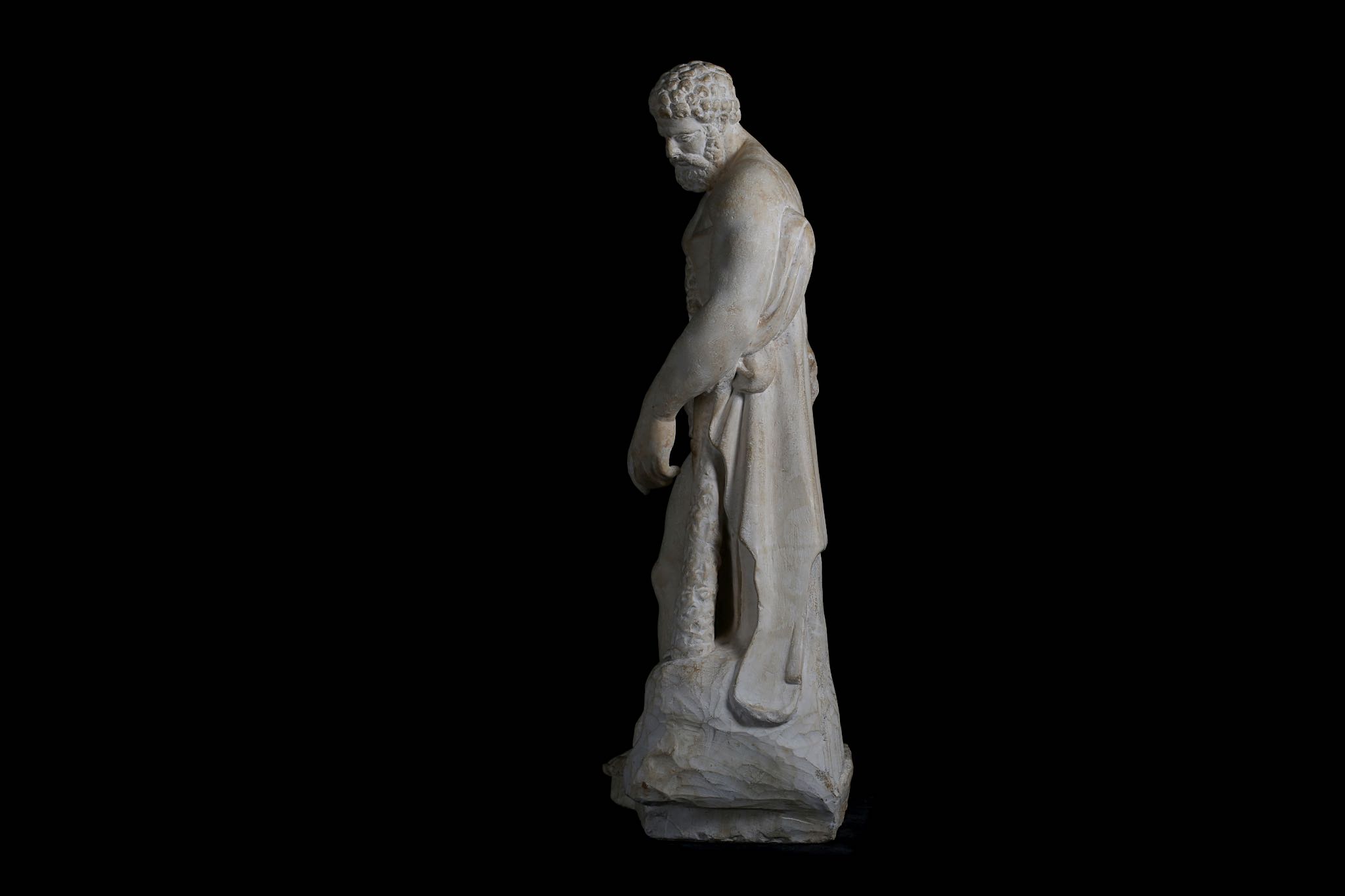 AN 18TH CENTURY CARVED LIMESTONE FIGURE OF THE WEARY HERCULES OF LYSIPPOS, AFTER THE ANTIQUE the - Image 10 of 11