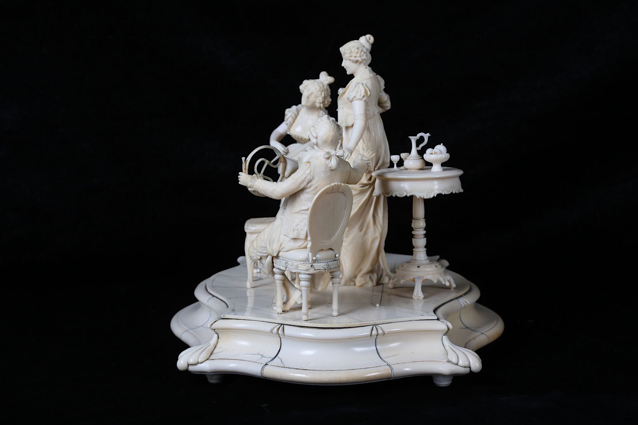 A LARGE LATE 19TH CENTURY GERMAN / AUSTRIAN CARVED IVORY FIGURAL GROUP OF AN INTERIOR SCENE - Image 9 of 9