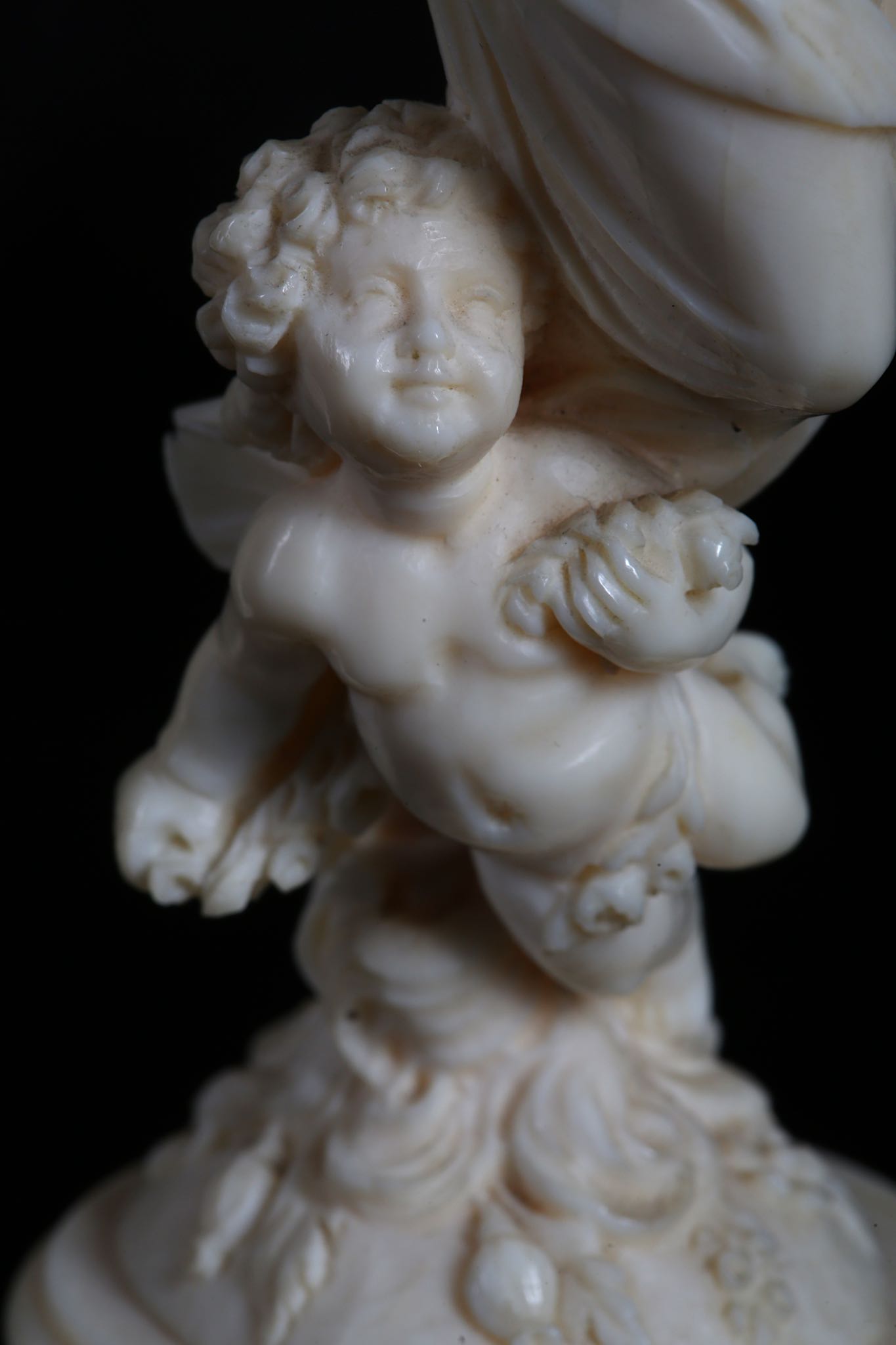 A PAIR OF 19TH CENTURY FRENCH DIEPPE IVORY ALLEGORICAL FIGURES OF DAY AND NIGHT the figure of Day - Image 7 of 7