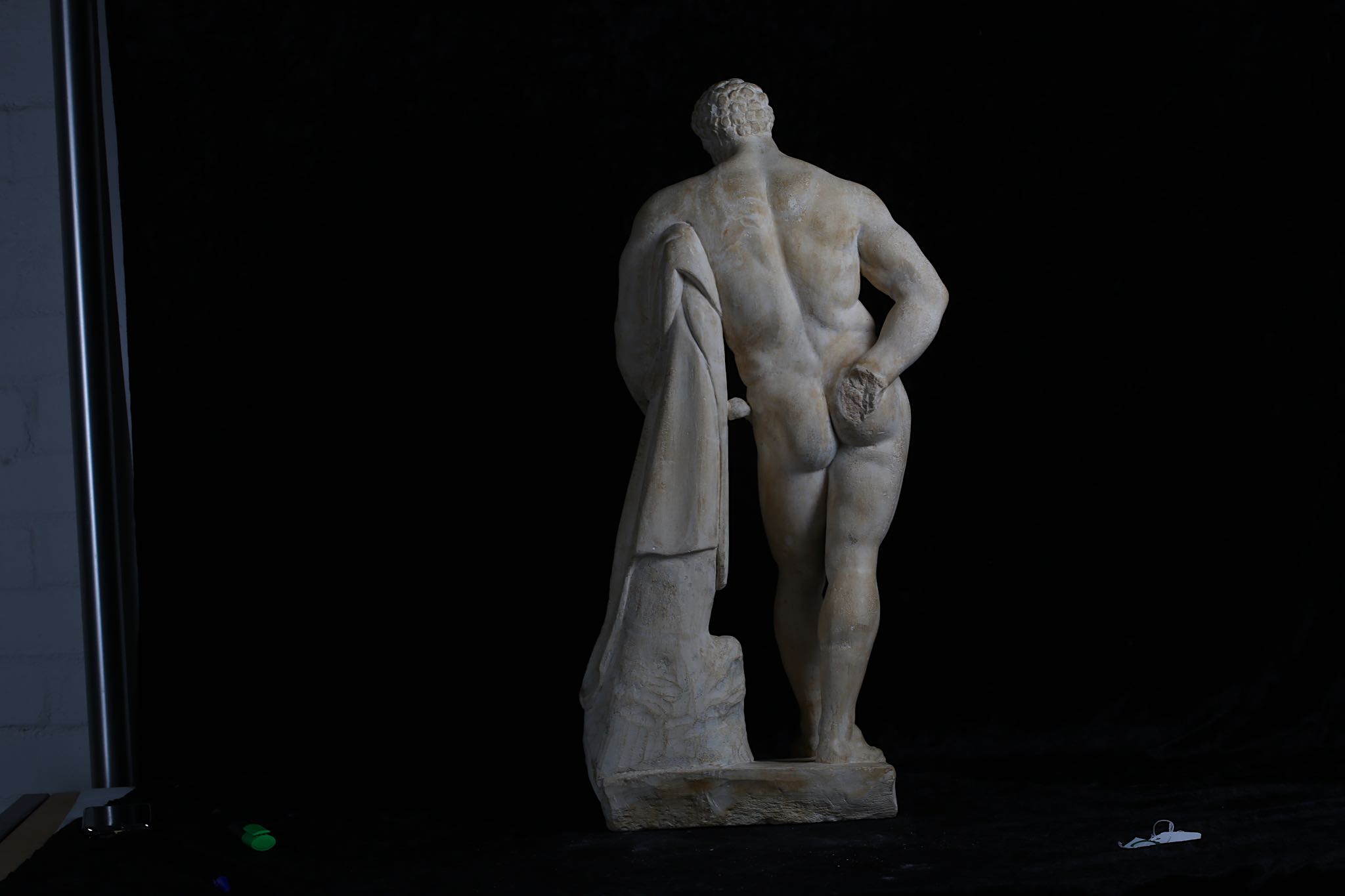 AN 18TH CENTURY CARVED LIMESTONE FIGURE OF THE WEARY HERCULES OF LYSIPPOS, AFTER THE ANTIQUE the - Image 8 of 11