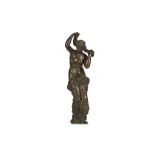 A 19TH CENTURY FRENCH / ITALIAN BRONZE FIGURE OF VENUS ARRANGING HER HAIR AFTER THE CIECHANOWIECKI