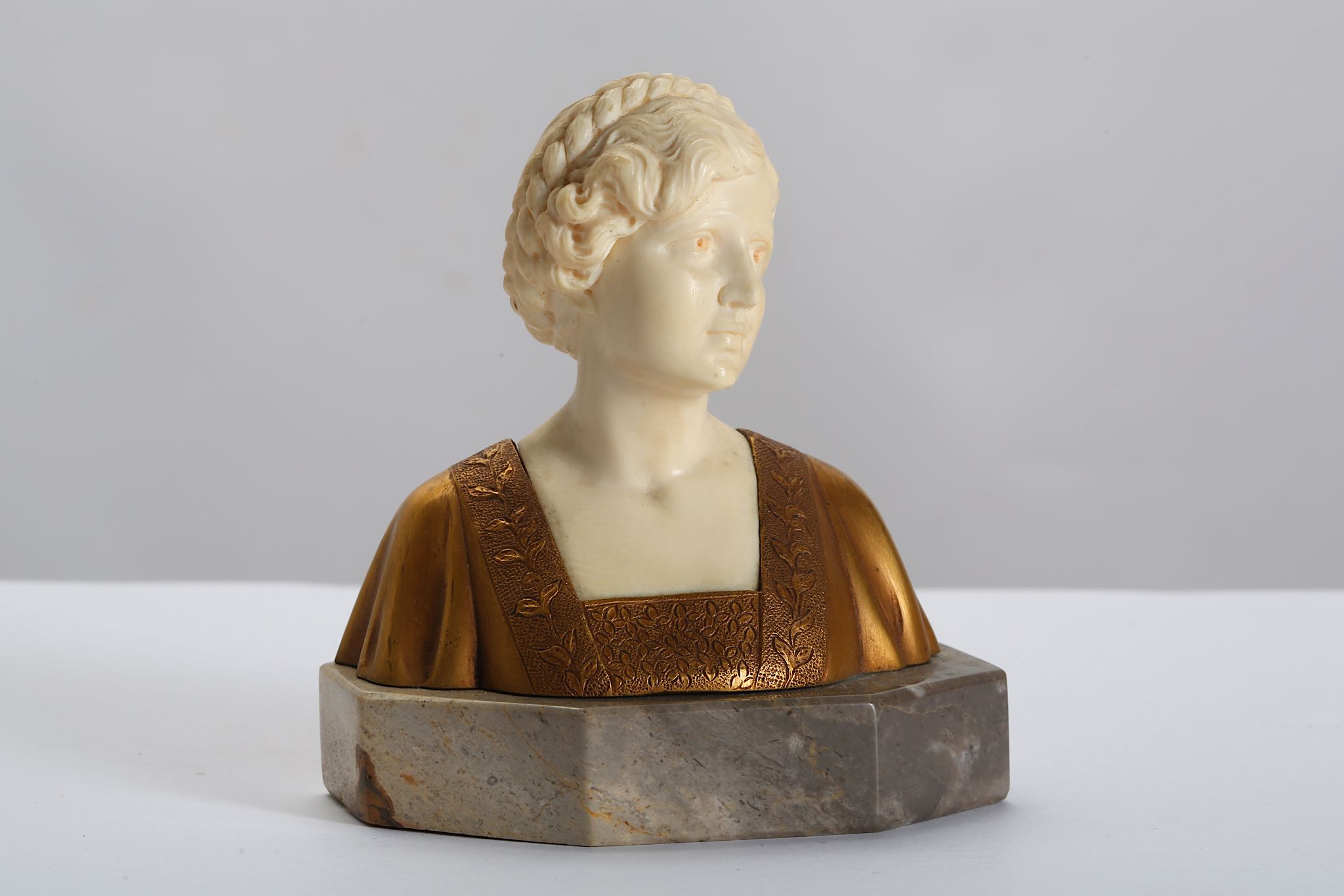 FERDINAND PREISS (GERMAN 1892-1943): AN IVORY AND GILT BRONZE BUST OF A GIRL  the young beauty - Image 2 of 8
