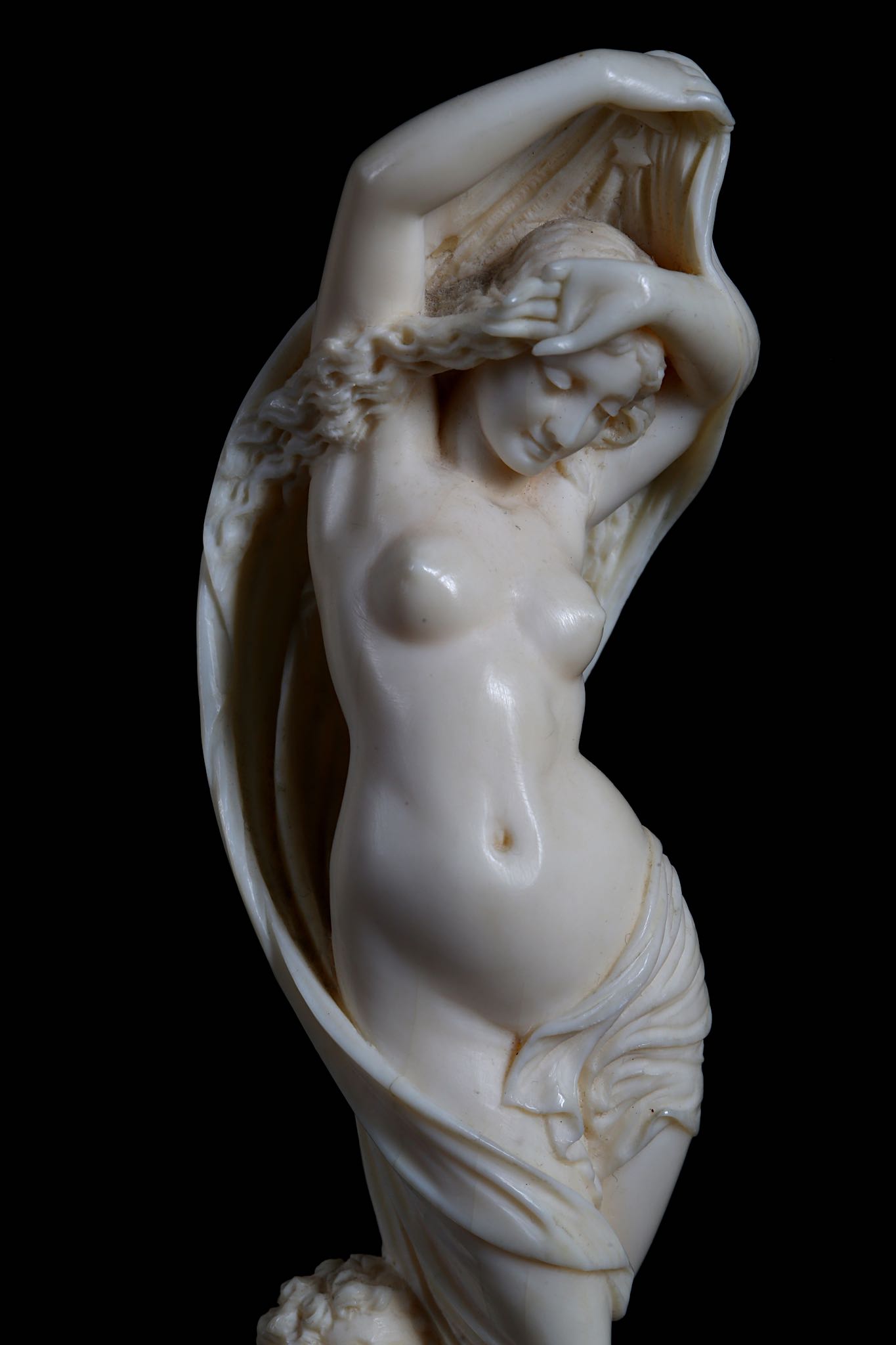 A PAIR OF 19TH CENTURY FRENCH DIEPPE IVORY ALLEGORICAL FIGURES OF DAY AND NIGHT the figure of Day - Image 6 of 7