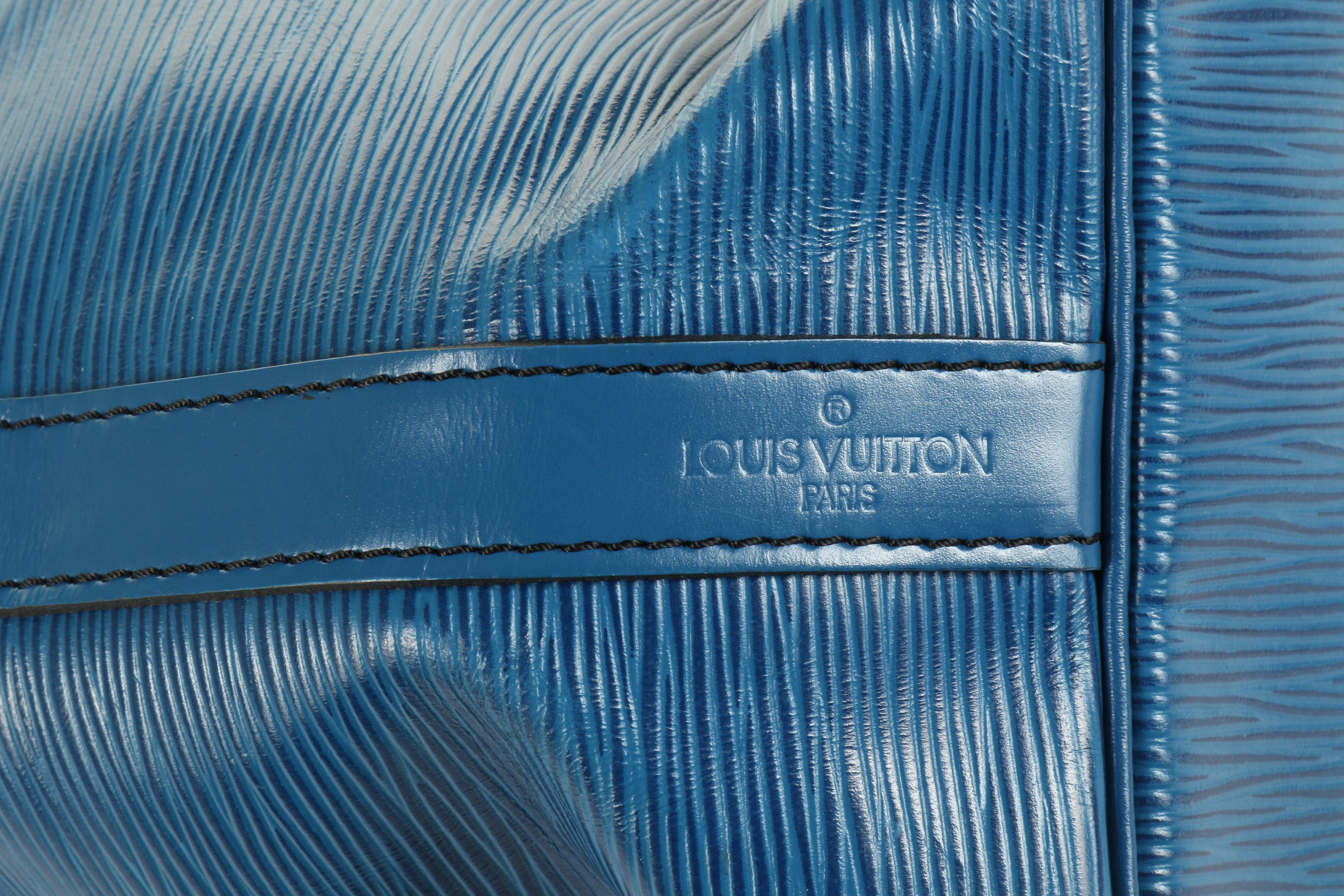 Louis Vuitton Blue Epi Noe PM, c. 1988, Epi leather with drawstring closure and gold tone - Image 4 of 4