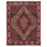 A fine Sarouk rug, west Persia, approx: 5ft.2in. x 3ft.11in. (157cm x 119cm) This rug is in very