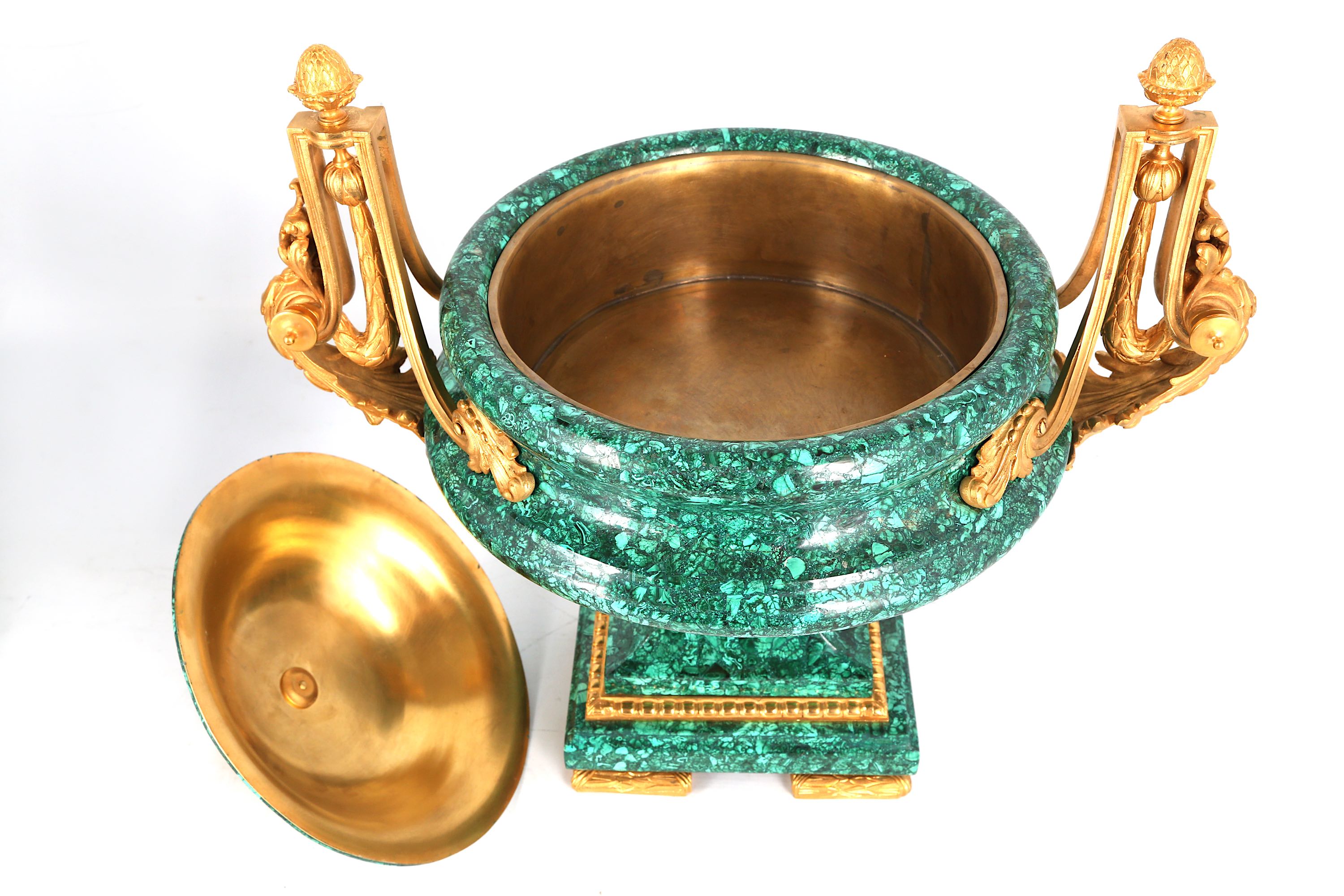 A PAIR OF LOUIS XVI STYLE GILT BRONZE AND MALACHIT - Image 4 of 6