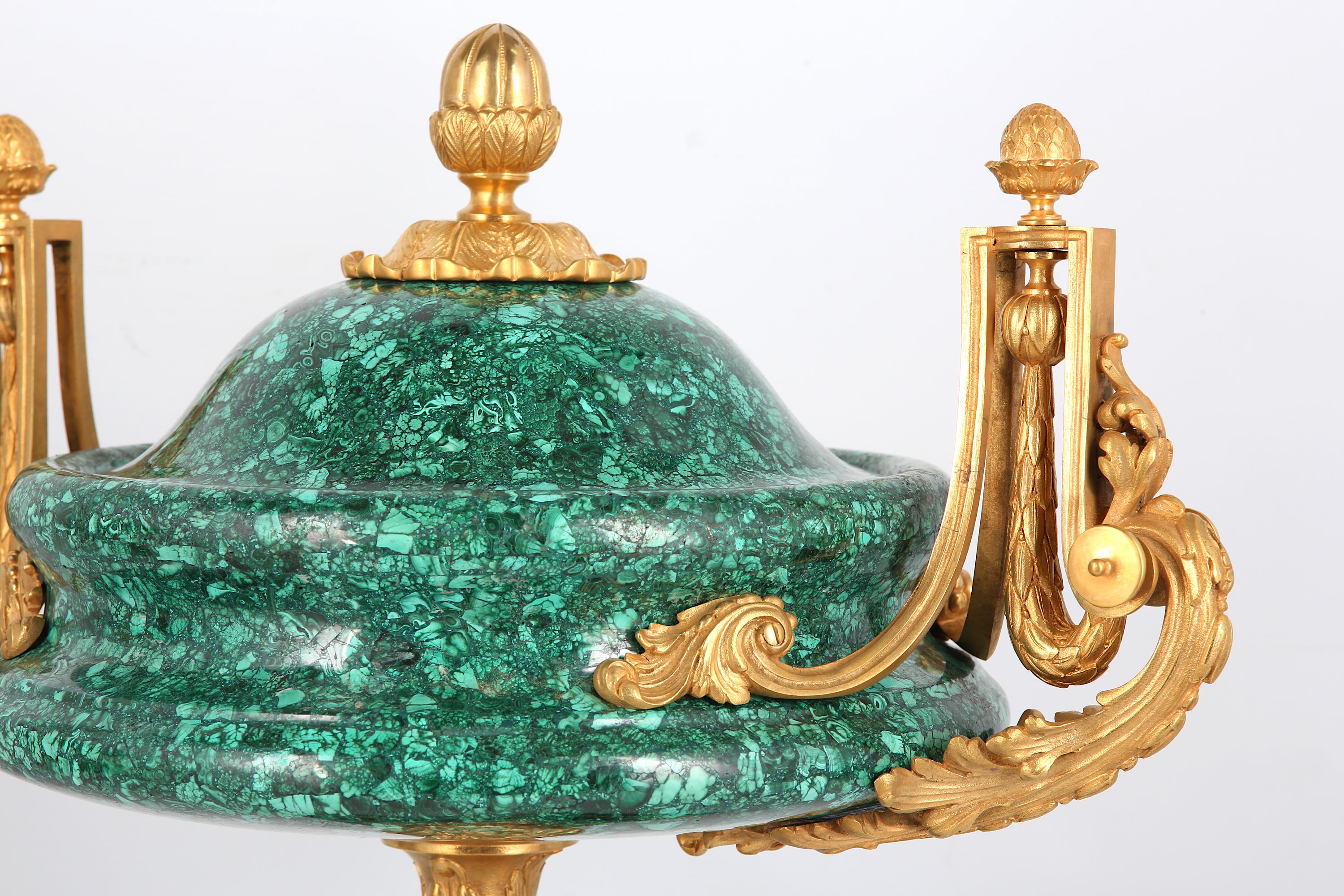 A PAIR OF LOUIS XVI STYLE GILT BRONZE AND MALACHIT - Image 5 of 6