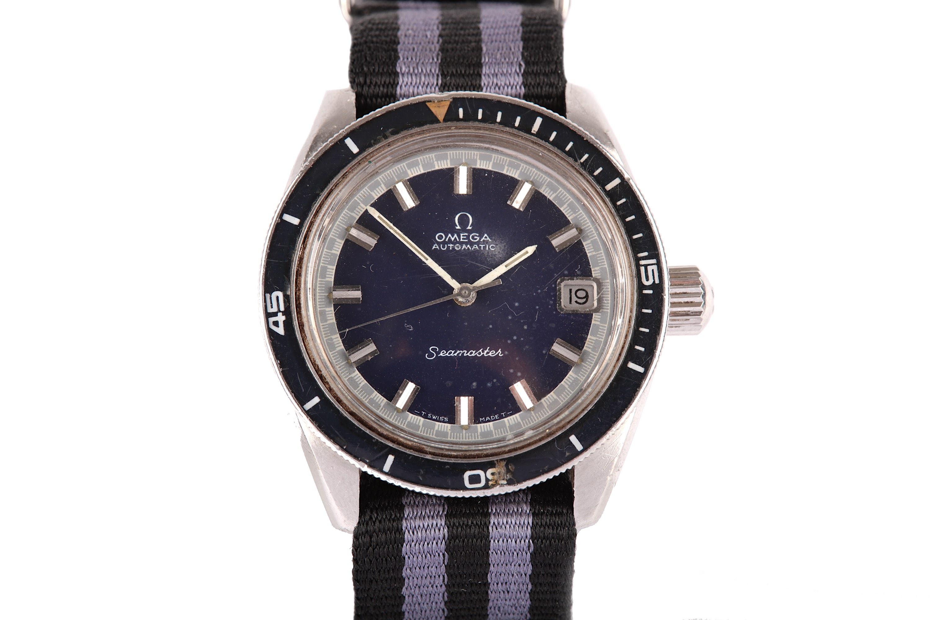 OMEGA. A STAINLESS STEEL AUTOMATIC CALENDAR WRISTWATCH. Model: Seamaster. Reference:166.062. Date: - Image 2 of 4