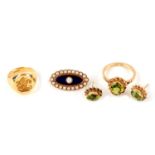 A small group of jewellery, including an 18ct gold signet ring, a 9ct gold peridot ring and earstuds
