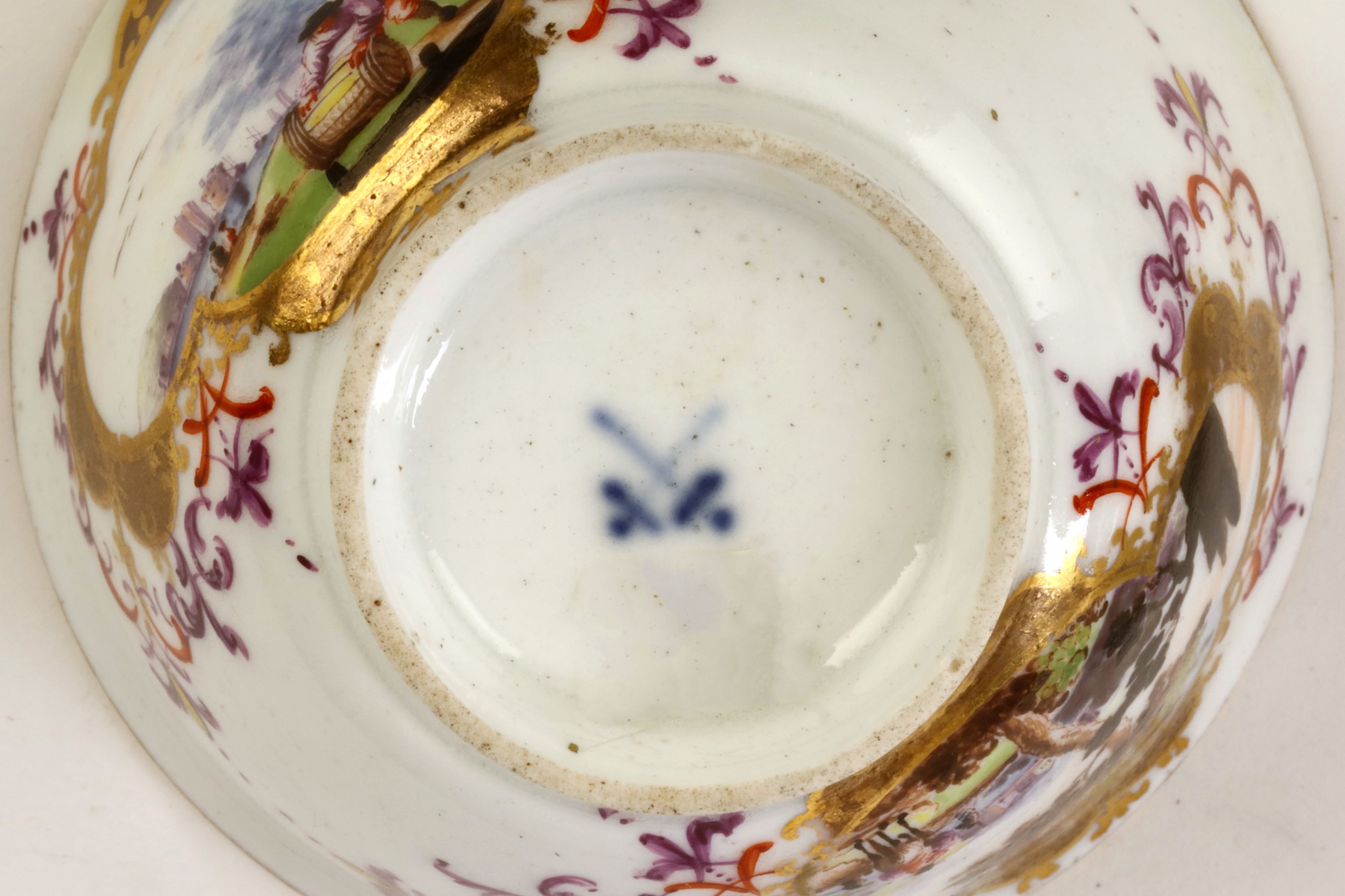 A MEISSEN TEABOWL AND SAUCER - Image 4 of 5