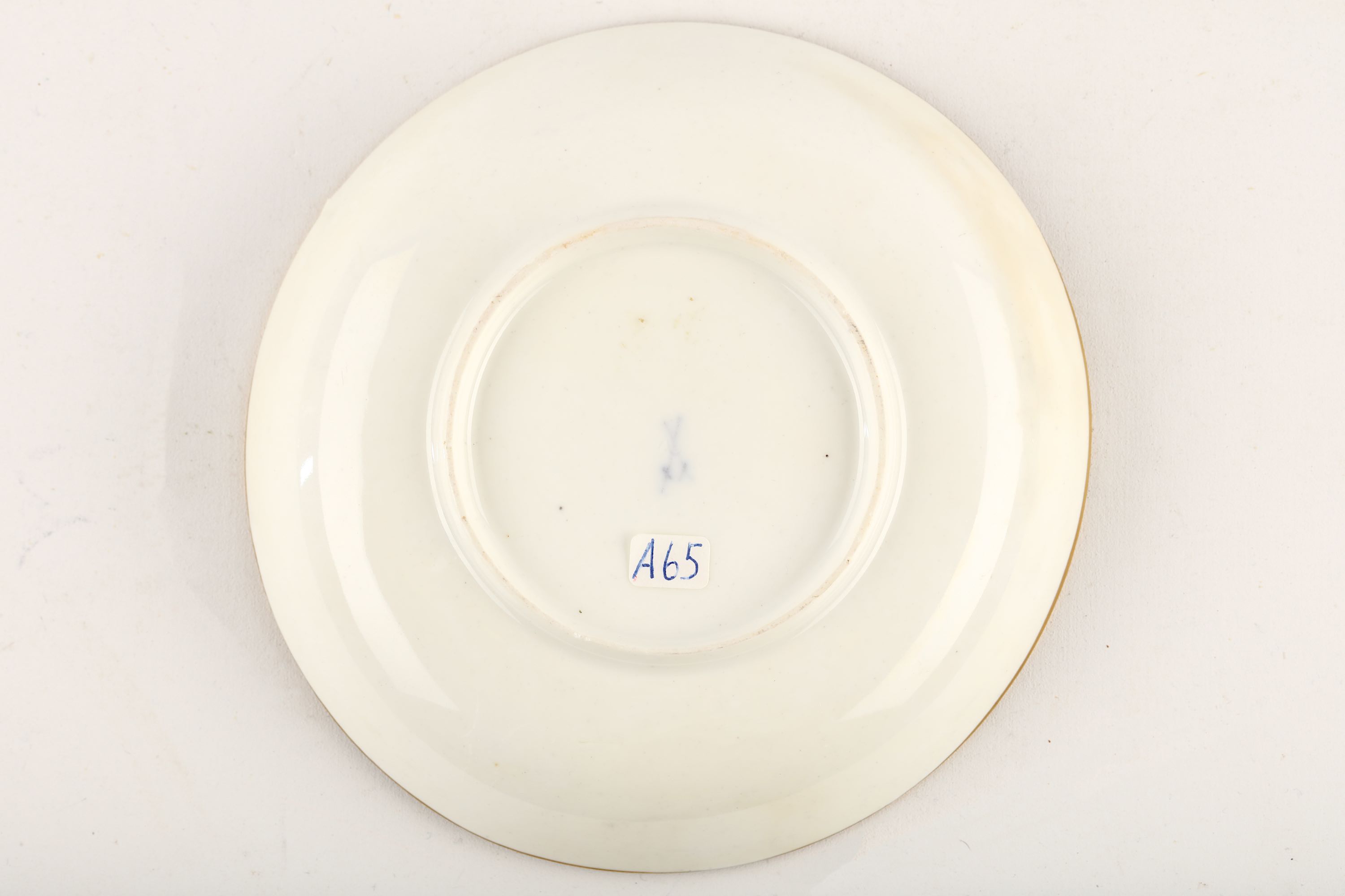 A RARE MEISSEN HAUSMALER SAUCER - Image 2 of 2