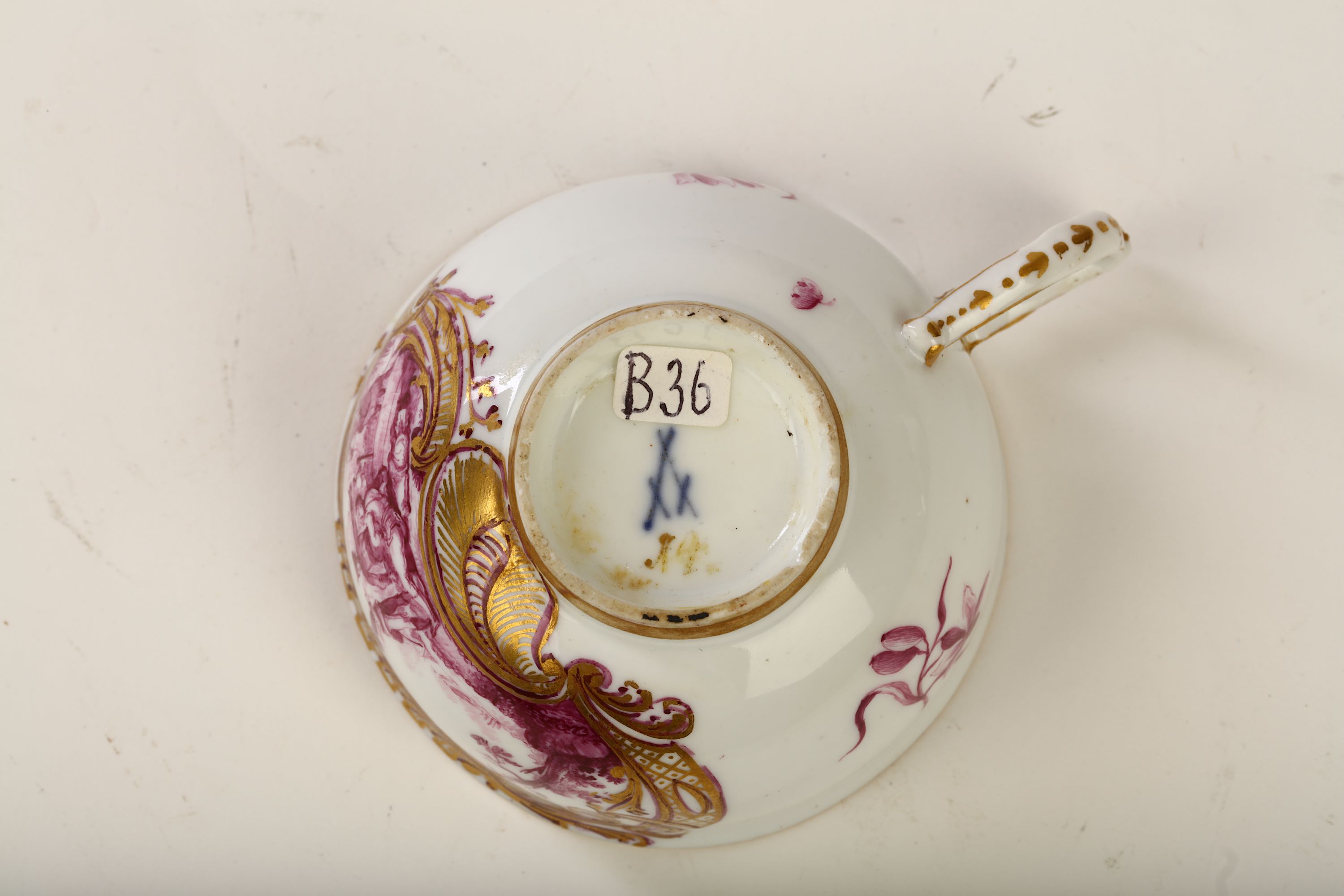 A MEISSEN TEACUP - Image 4 of 4