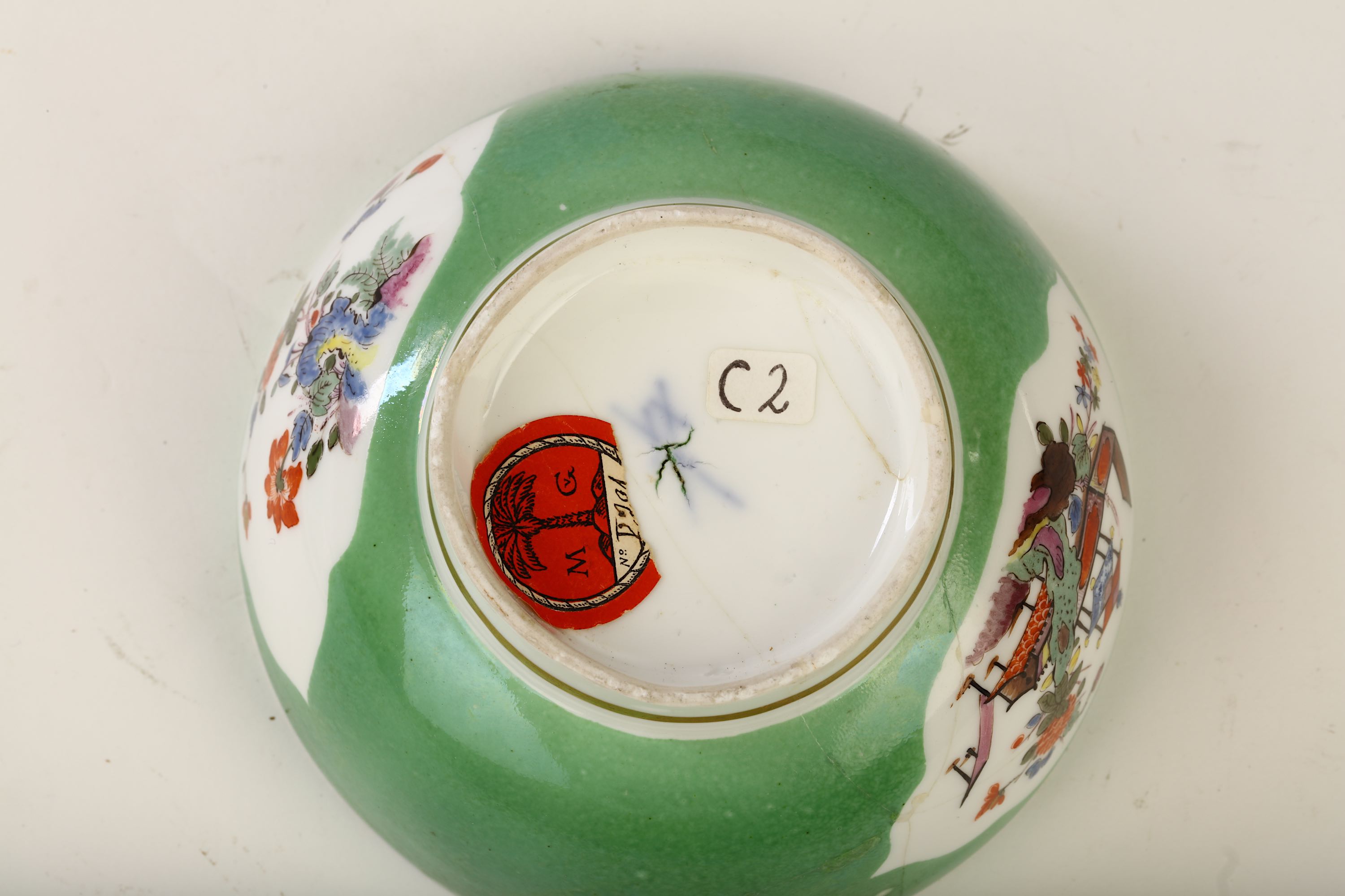 A RARE MEISSEN GREEN-GROUND SUGAR BOWL AND COVER - Image 3 of 3