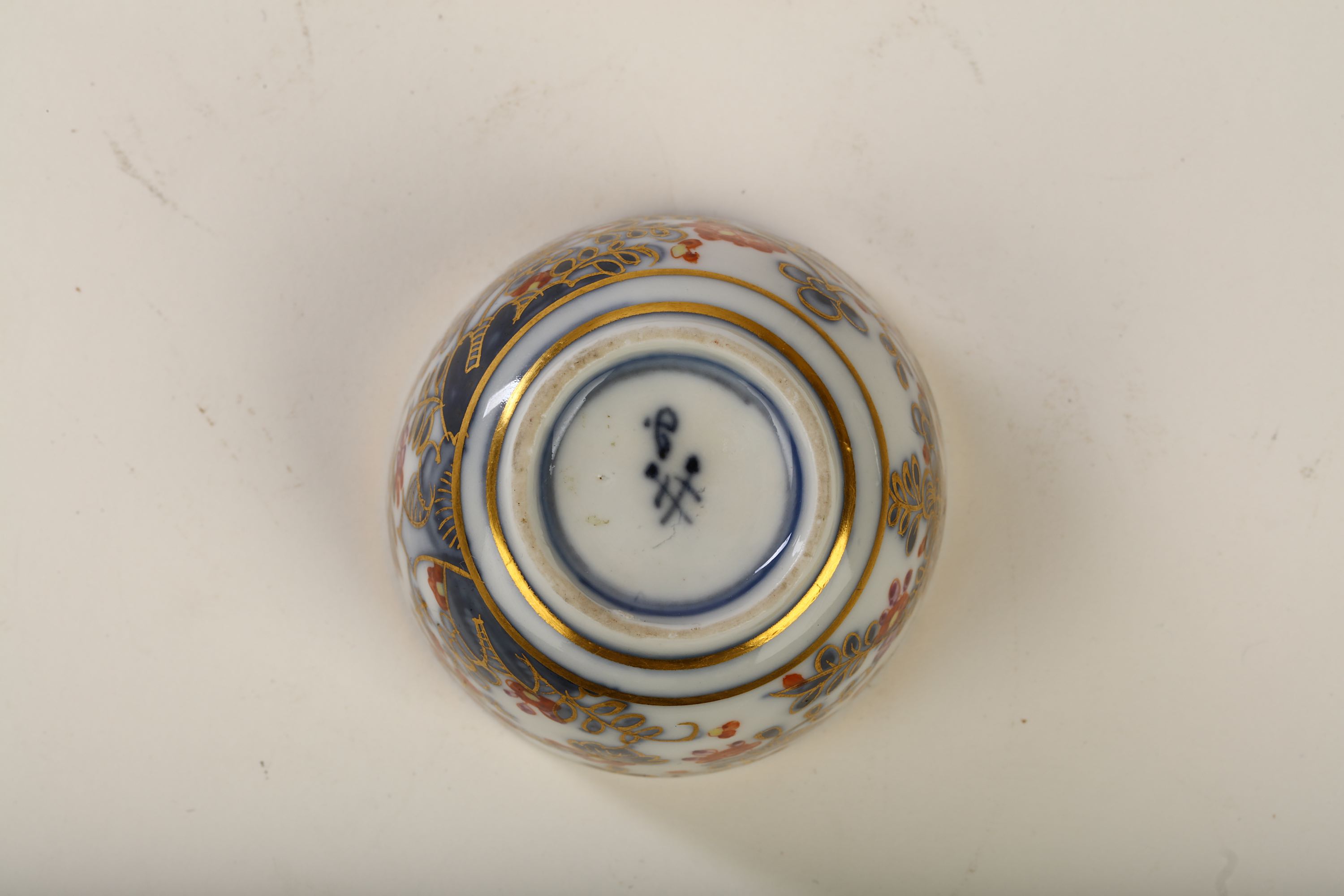 A SMALL MEISSEN HAUSMALER TEABOWL - Image 4 of 4