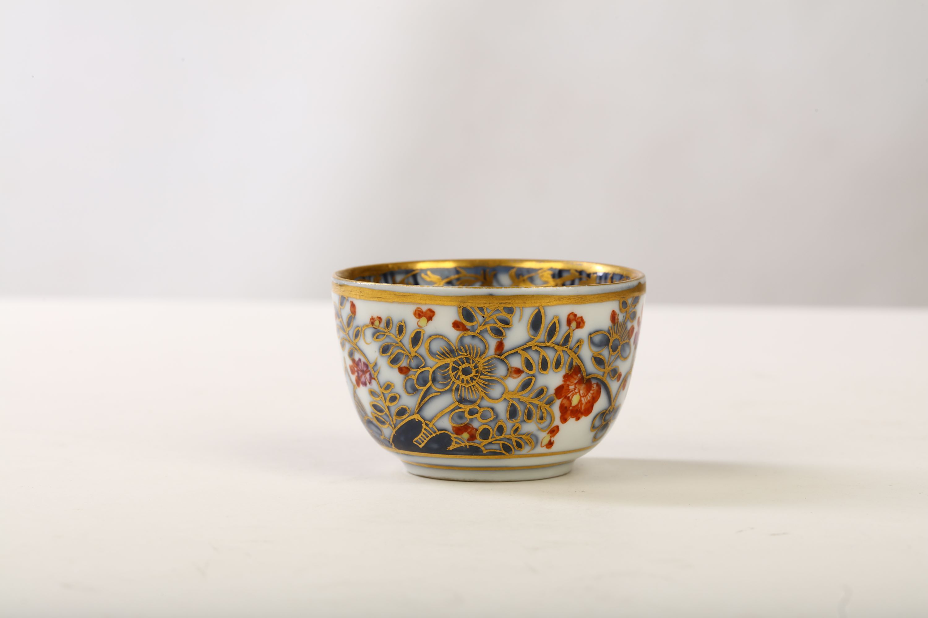 A SMALL MEISSEN HAUSMALER TEABOWL - Image 2 of 4