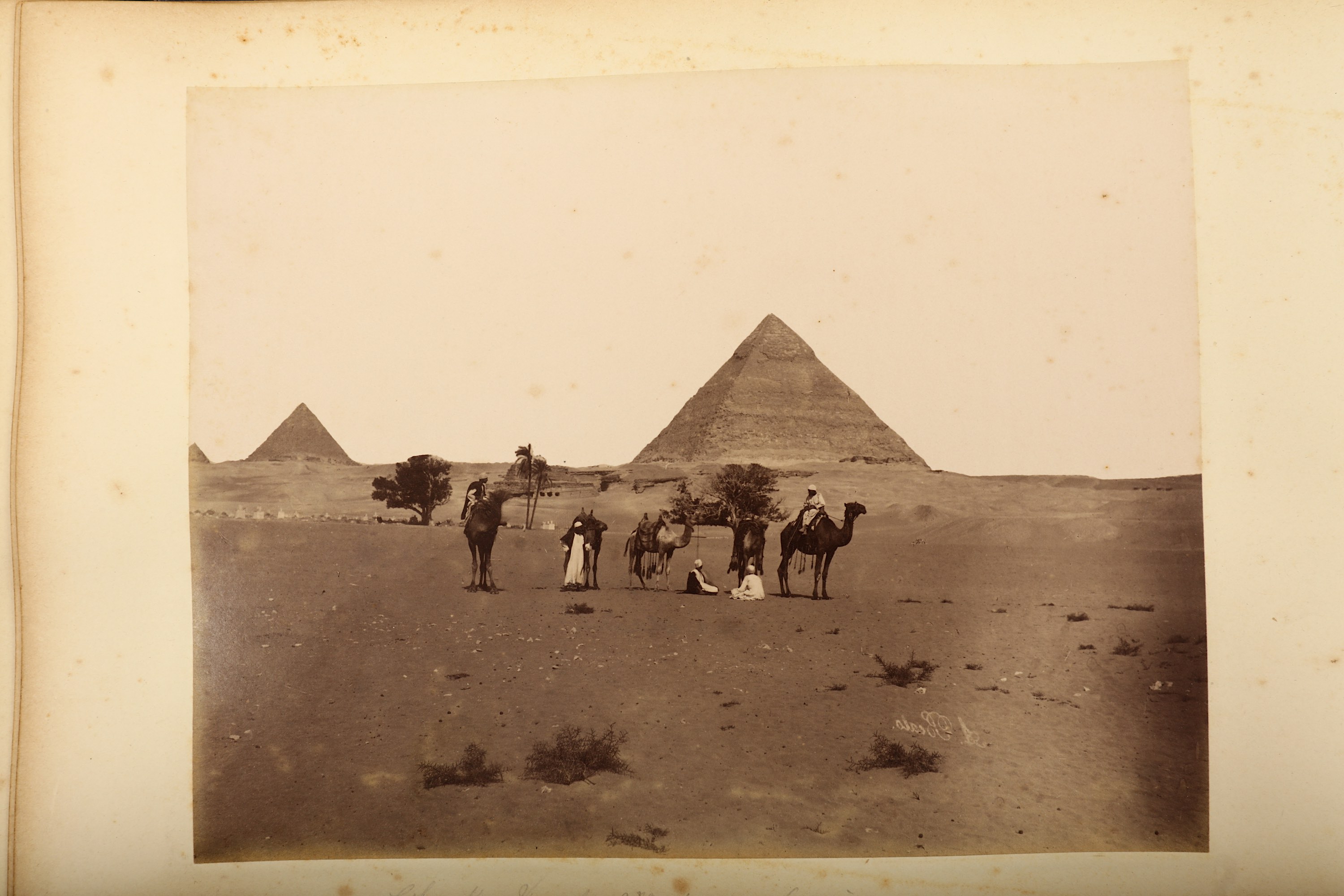 Egypt, Ceylon, China.- Photograph album 41 black and white views and portraits, subjects range