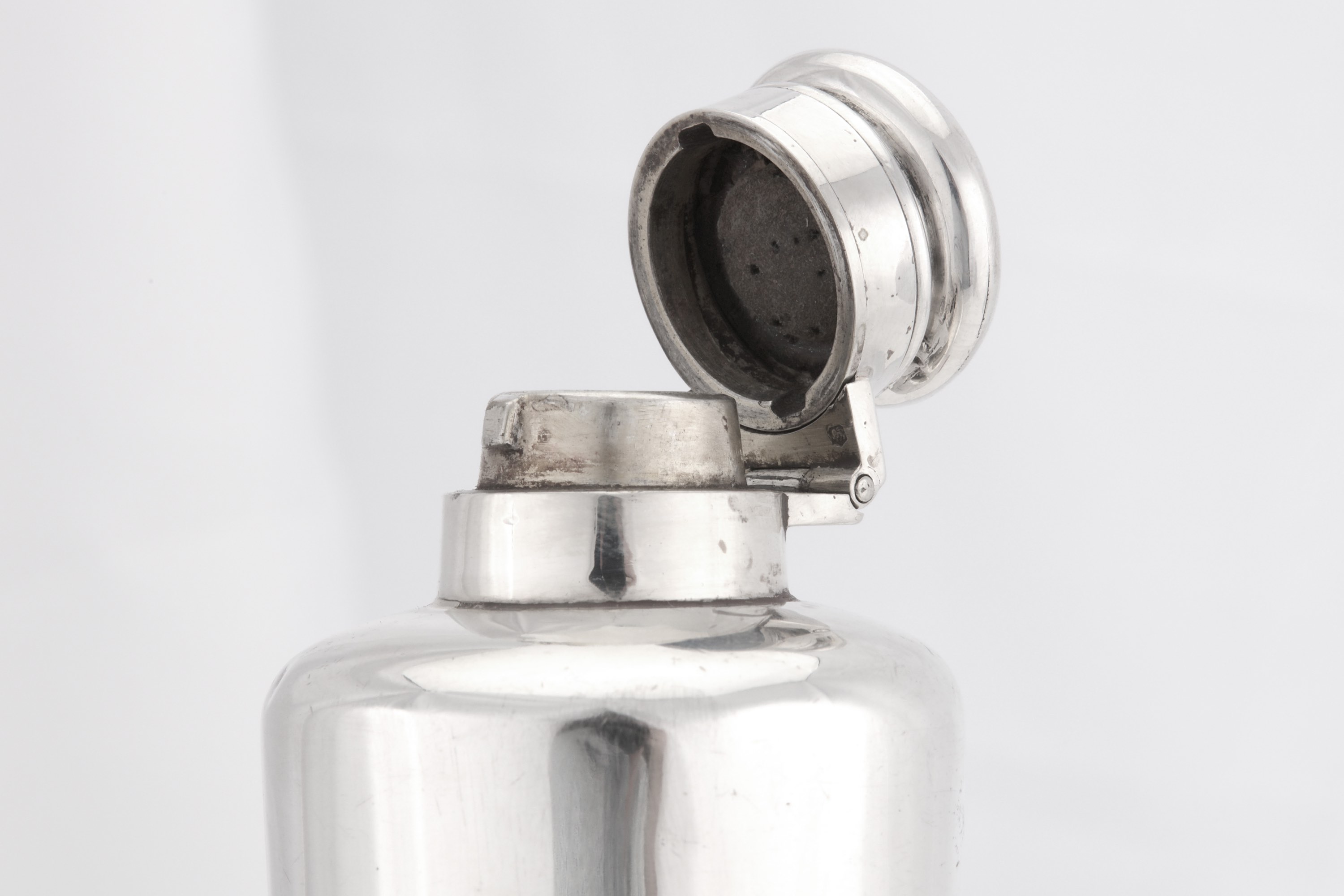 A George V antique sterling silver hunting flask, Sheffield 1934, by James Dixon & sons - Image 2 of 3