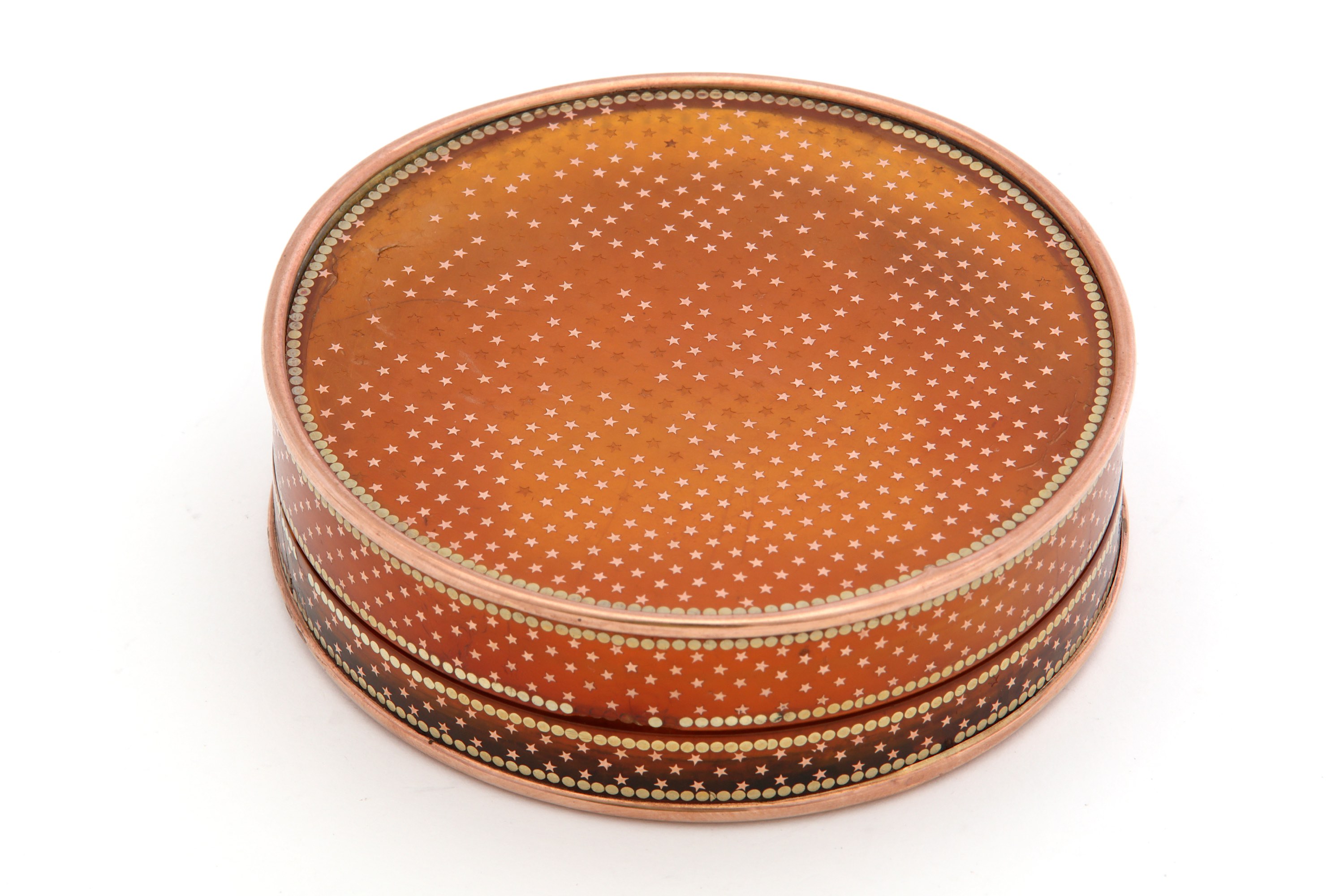 A Louis XVI late 18th century French blond tortoiseshell and gold pique snuff box, Paris circa 1780 - Image 3 of 3