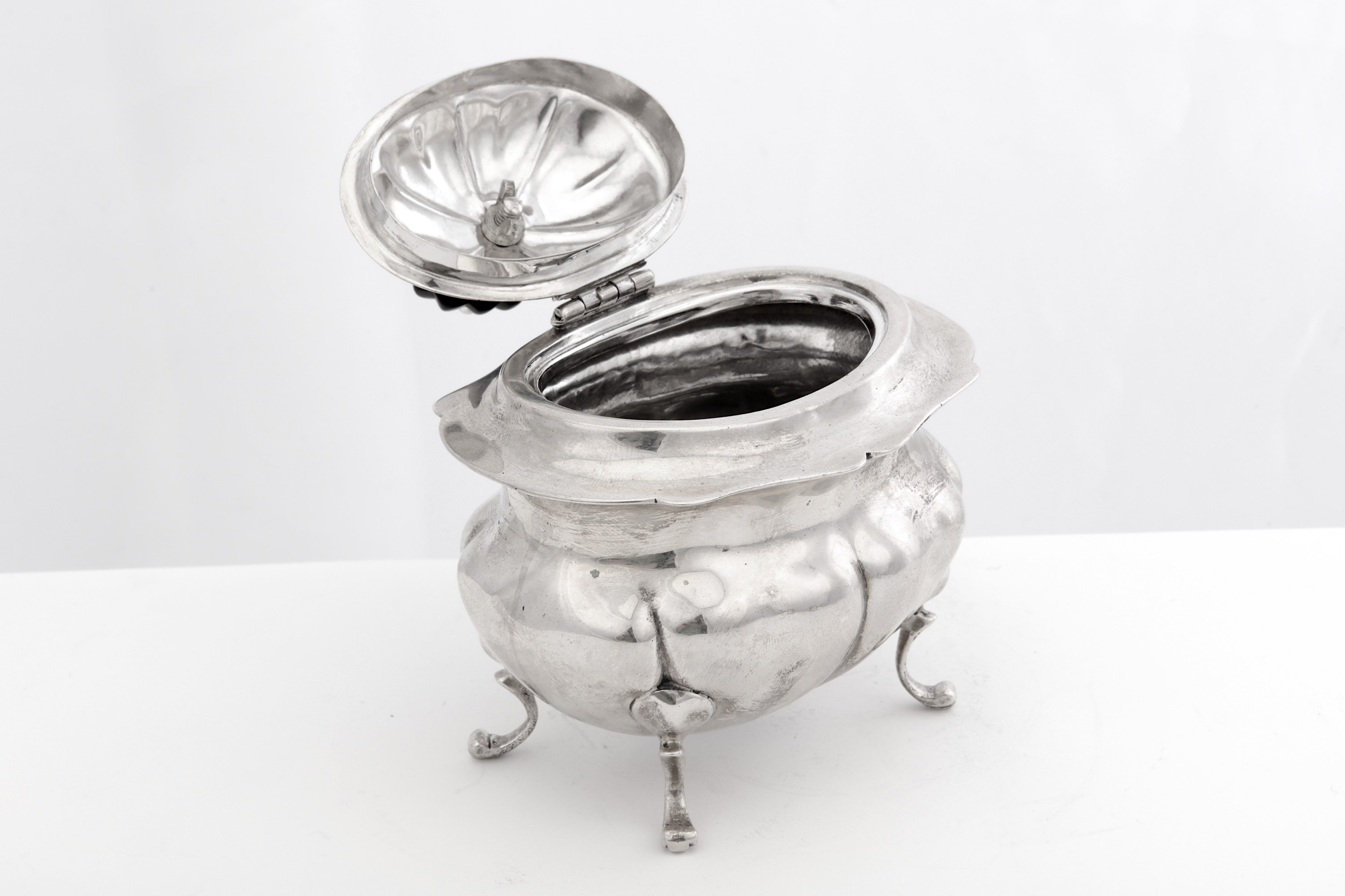 An Edwardian antique sterling silver tea caddy, Birmingham 1907, by George Unite - Image 2 of 3