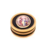 A late 18th / early 19th century French unmarked gold mounted tortoiseshell snuffbox, Circa 1800