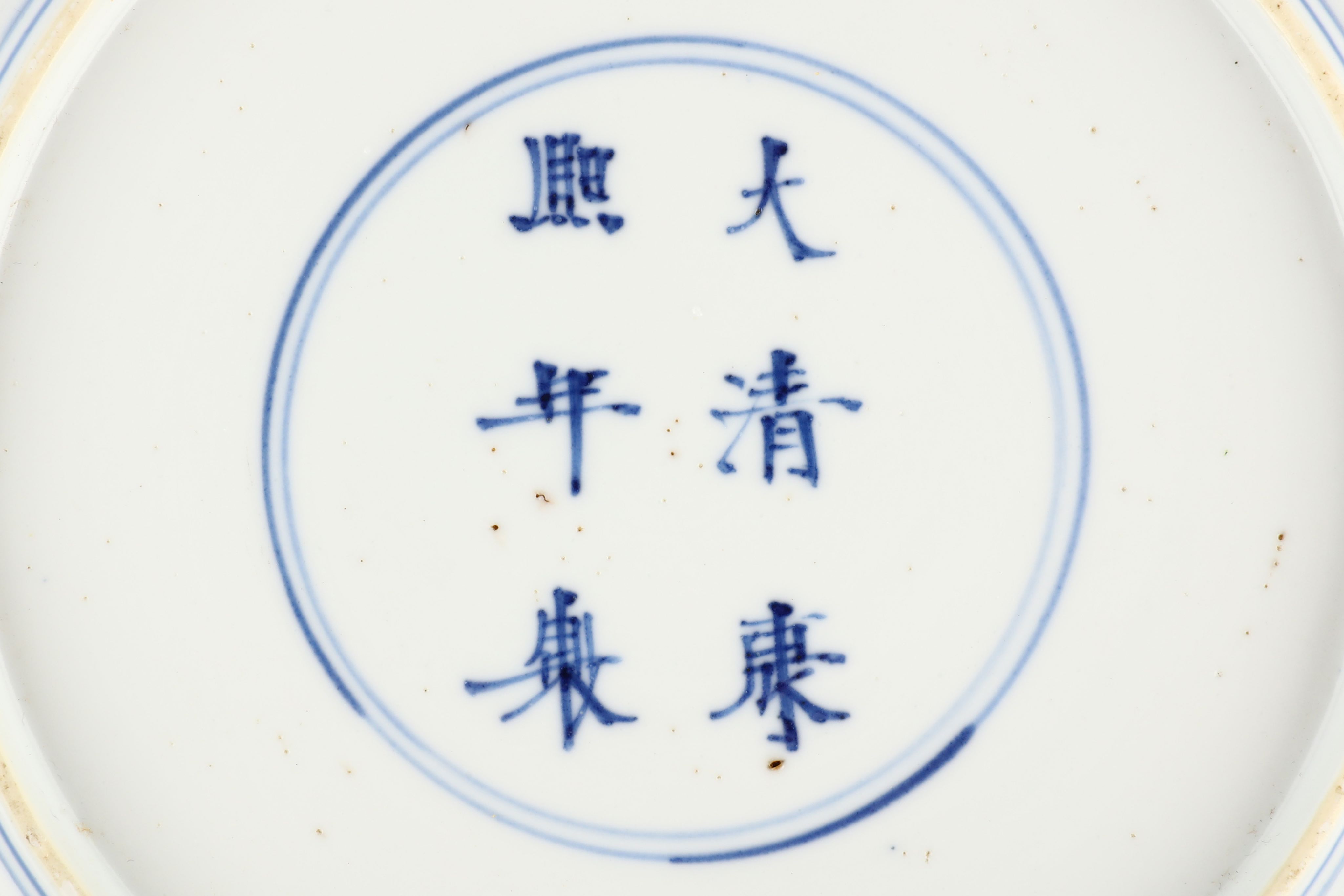 A CHINESE BLUE AND WHITE ‘MANDARIN DUCKS’ DISH. Kangxi mark and of the period. Painted with a - Image 3 of 3