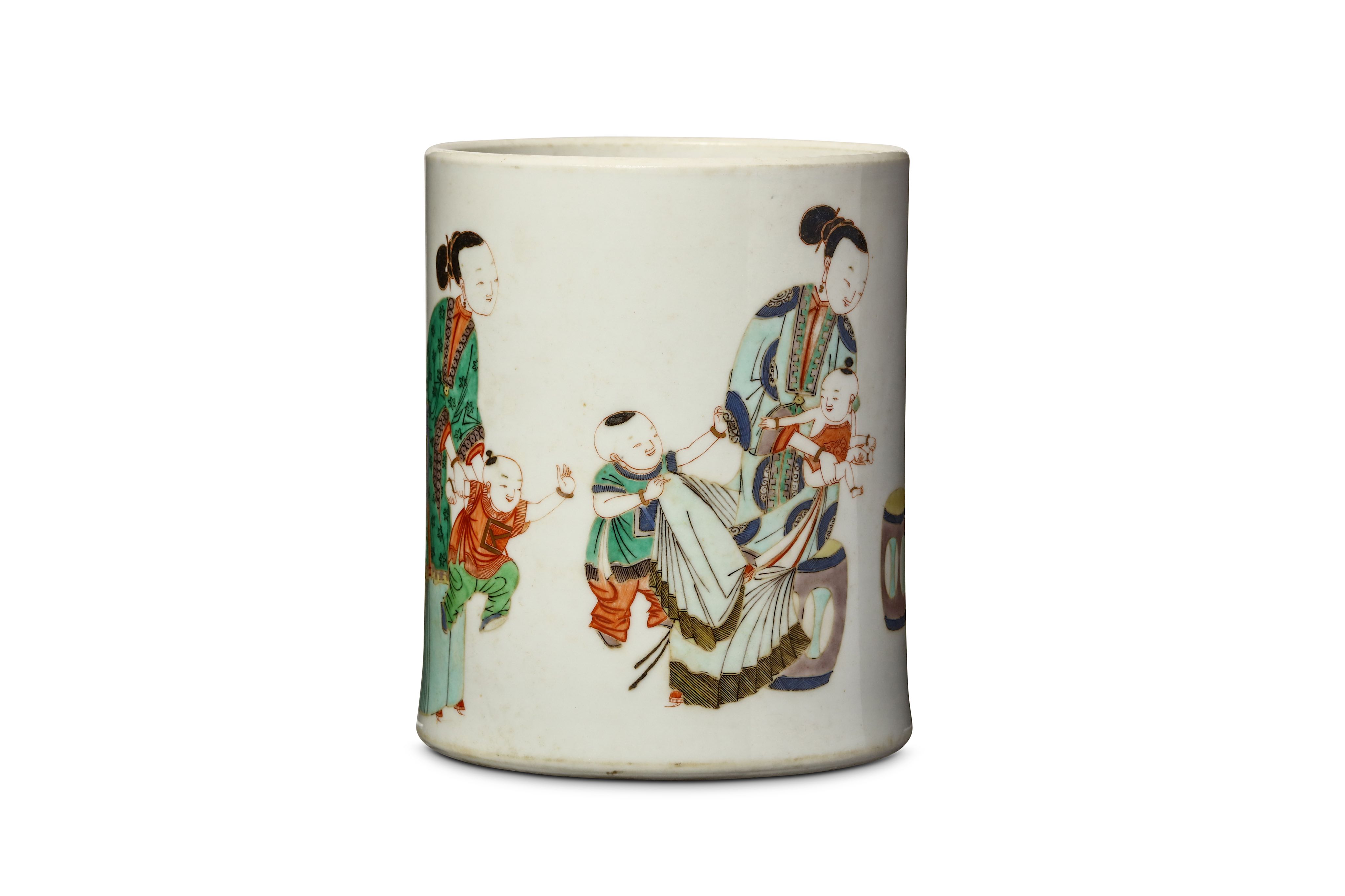 A CHINESE FAMILLE VERTE 'LADY AND CHILD' BRUSH POT, BITONG. Kangxi. Finely painted with a lady