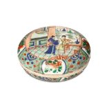 A CHINESE FAMILLE VERTE CIRCULAR BOX AND COVER. Kangxi. Decorated to the cover with a circular