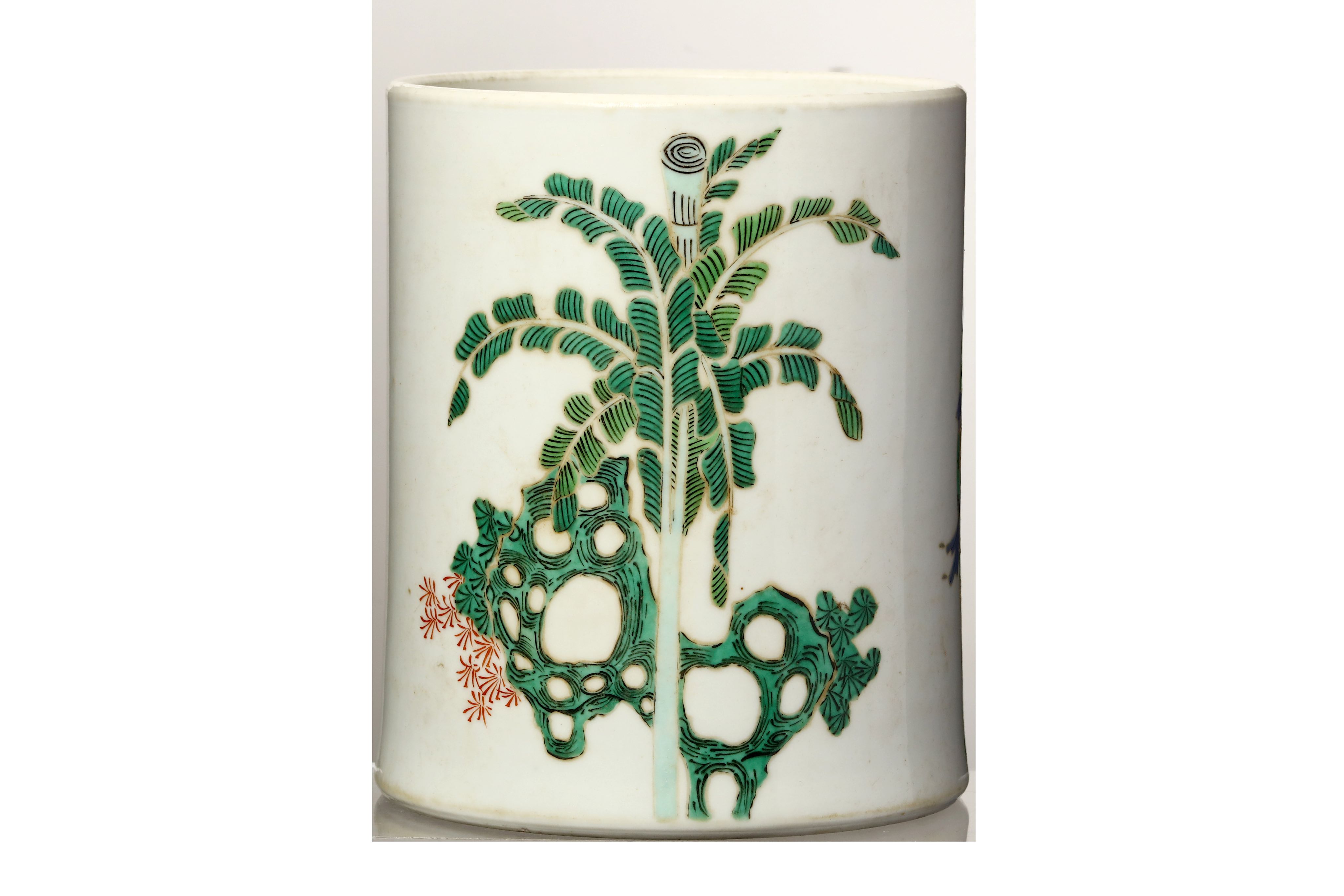 A CHINESE FAMILLE VERTE 'LADY AND CHILD' BRUSH POT, BITONG. Kangxi. Finely painted with a lady - Image 2 of 2