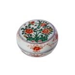 A CHINESE FAMILLE VERTE 'PEONIES' CIRCULAR BOX AND COVER. Kangxi. The cover enamelled with a roundel