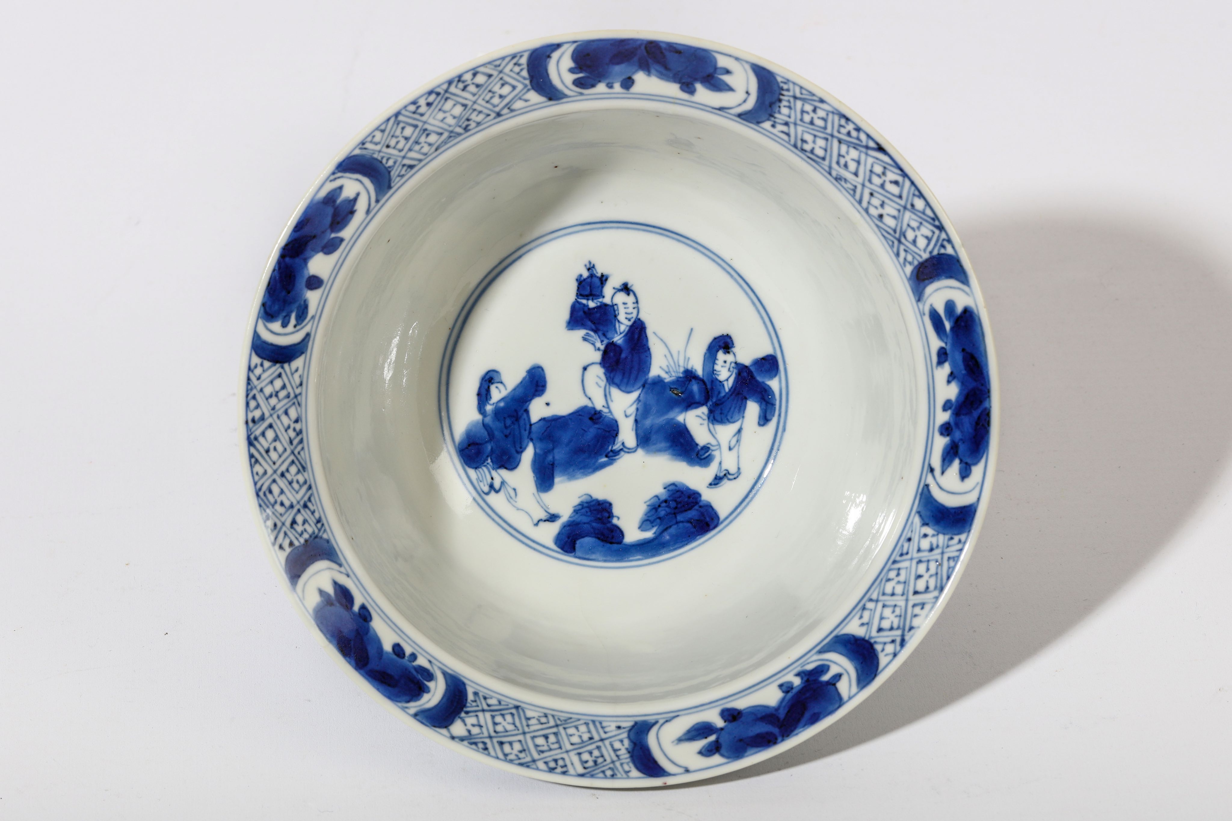 A SMALL CHINESE BLUE AND WHITE 'LADIES AND BOYS' KLAPMUTS BOWL. Kangxi mark and of the period. - Image 2 of 3
