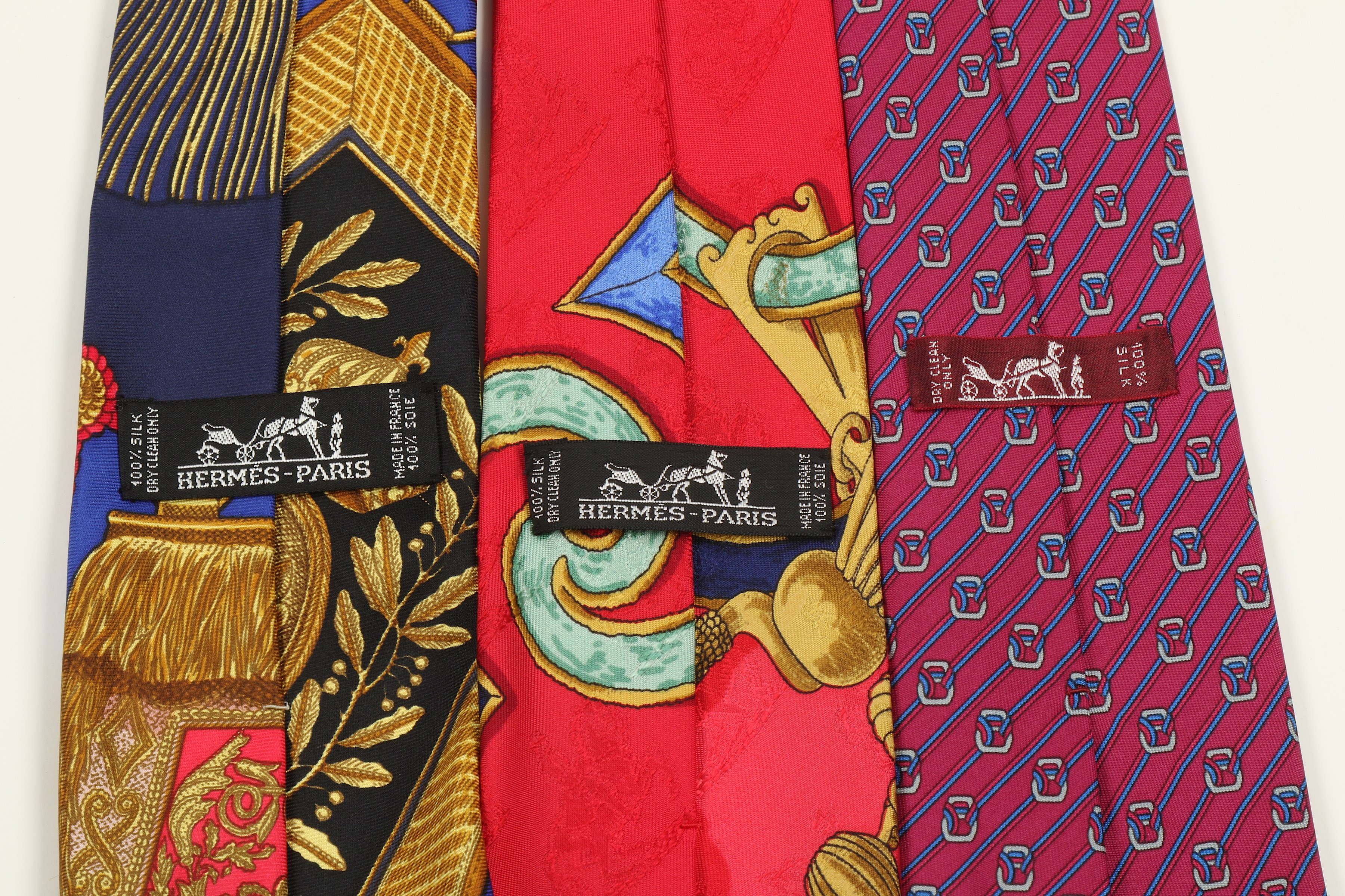 Three Hermes Silk Ties, of various designs (3) Includes two boxes Condition Grade A Please refer - Image 3 of 4