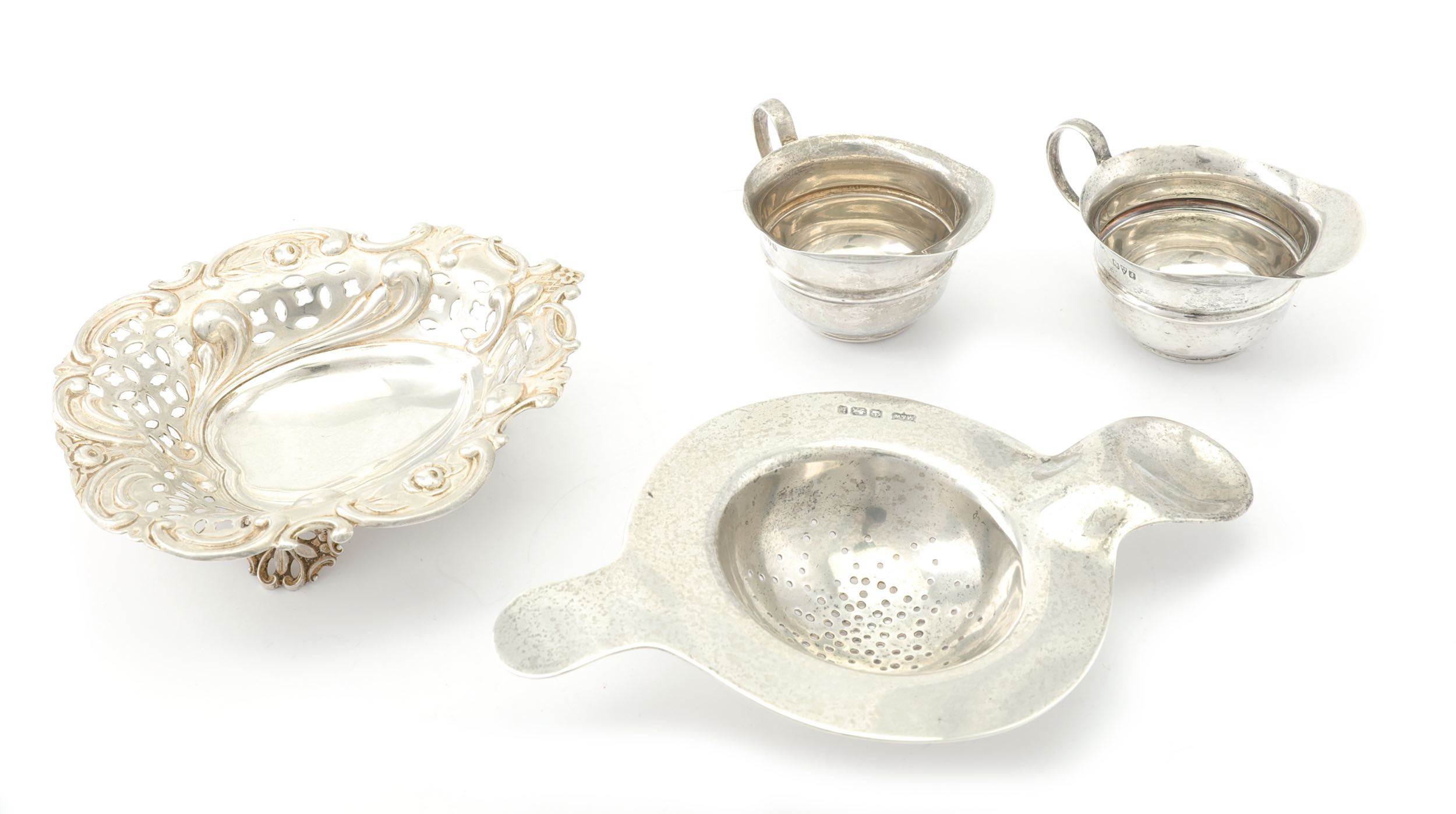 A mixed group of sterling silver items, to include an Edwardian heart shaped bonbon dish with pierce