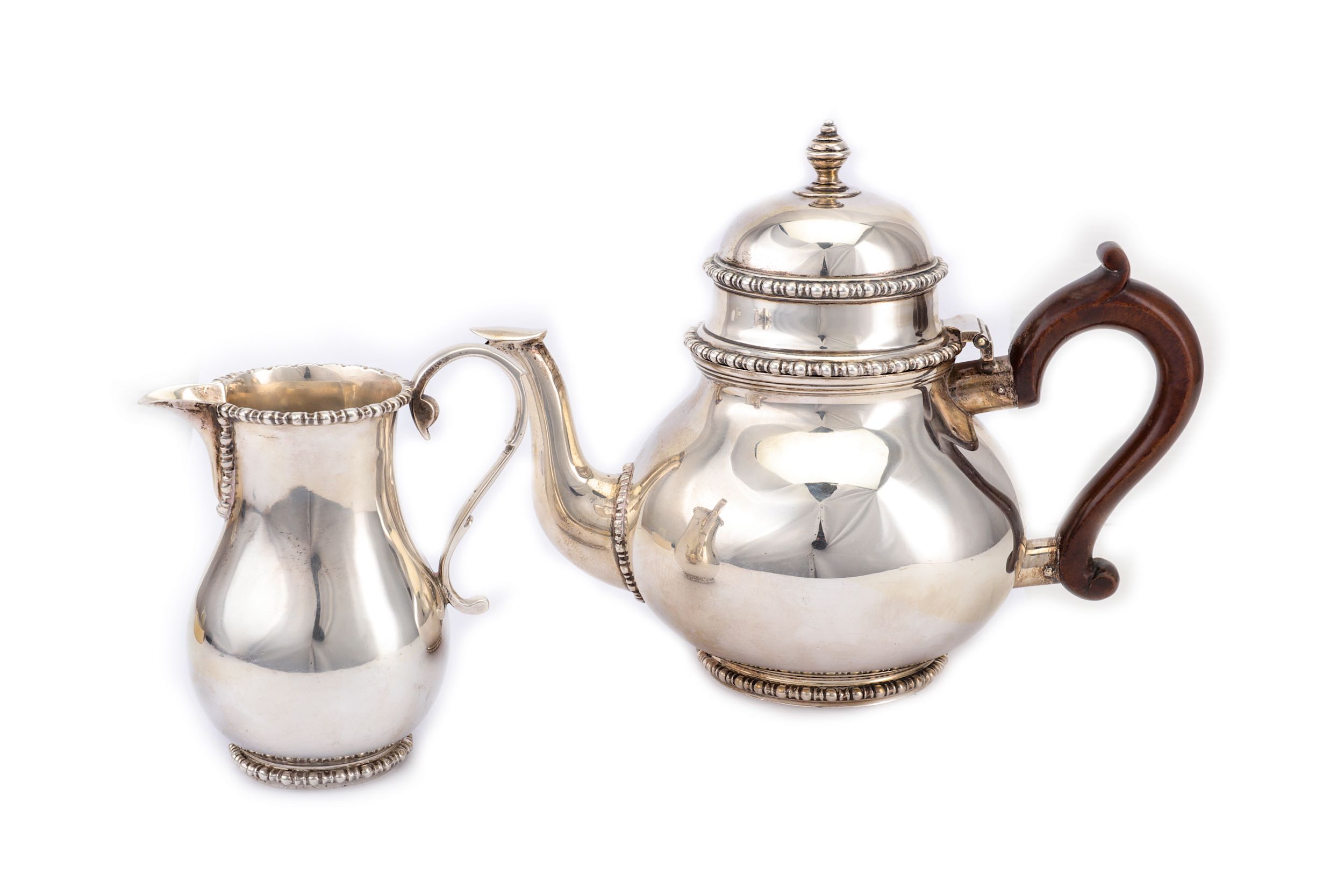 A George V sterling silver teapot and milk jug London 1917, Reid & Sons