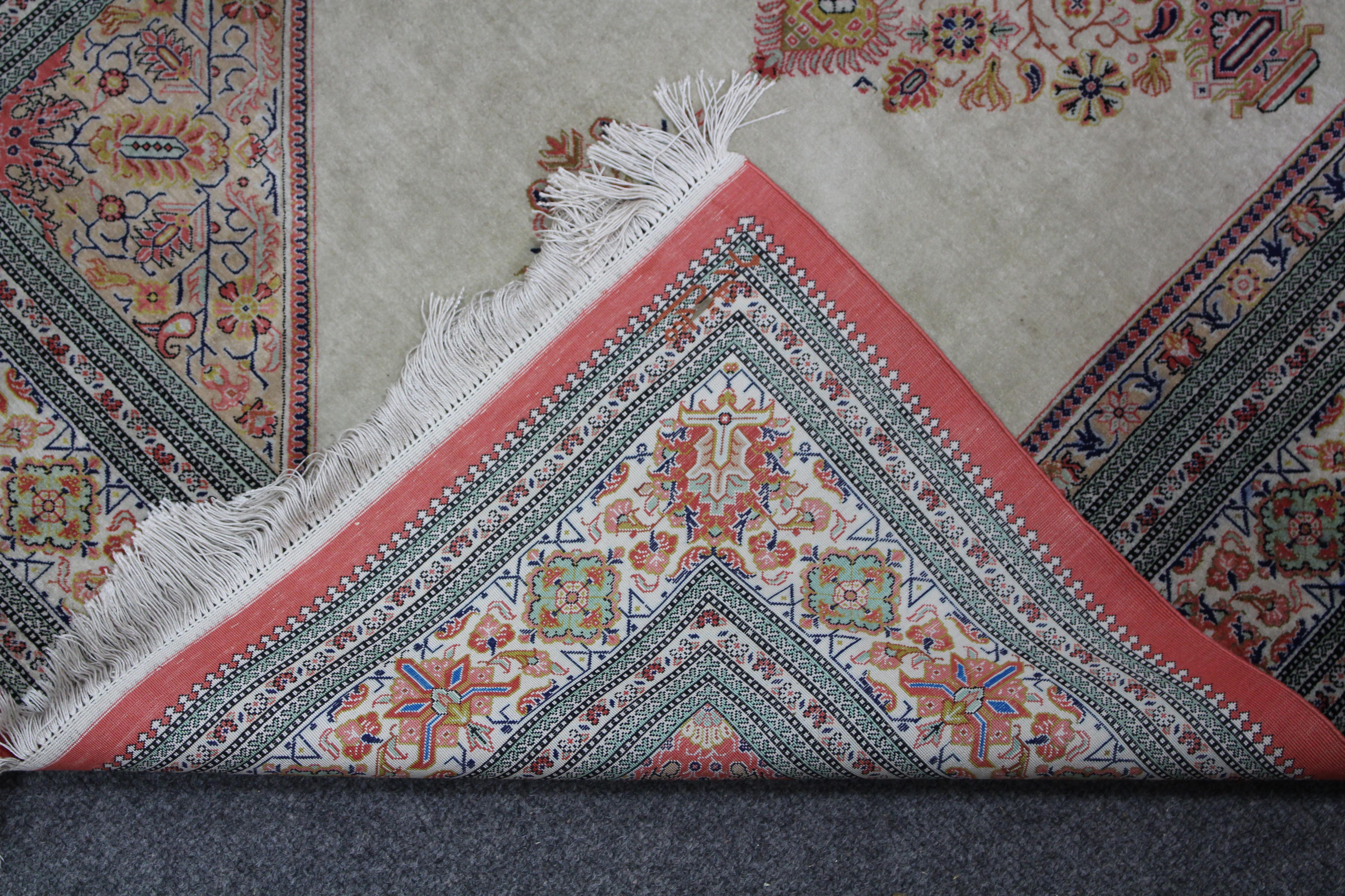 A Ghom silk rug, central Persia, late 20th Century, - Bild 4 aus 4
