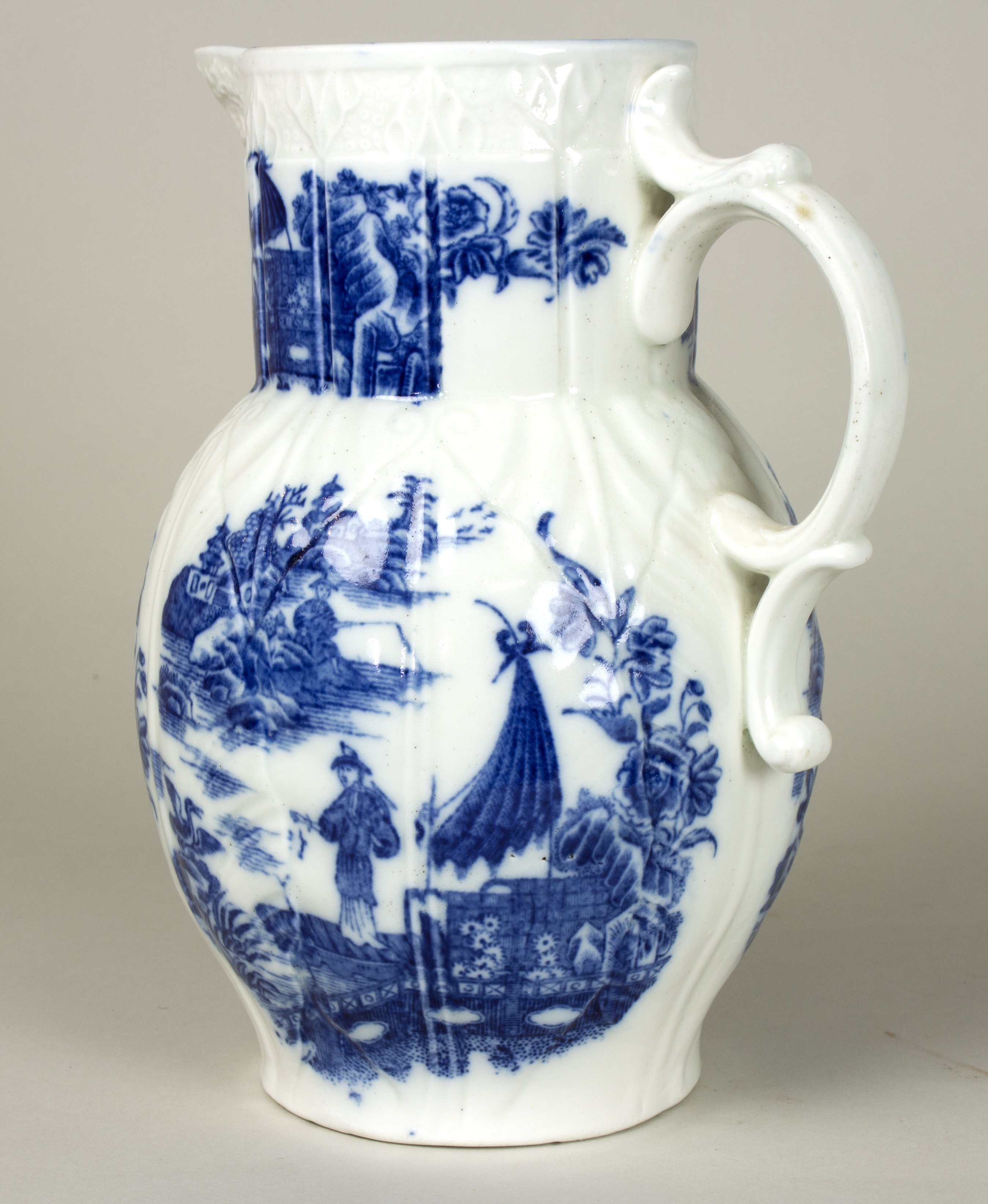 A Worcester blue and white cabbage-leaf moulded jug, circa 1780, printed with a Chinese fisherman, - Image 3 of 4