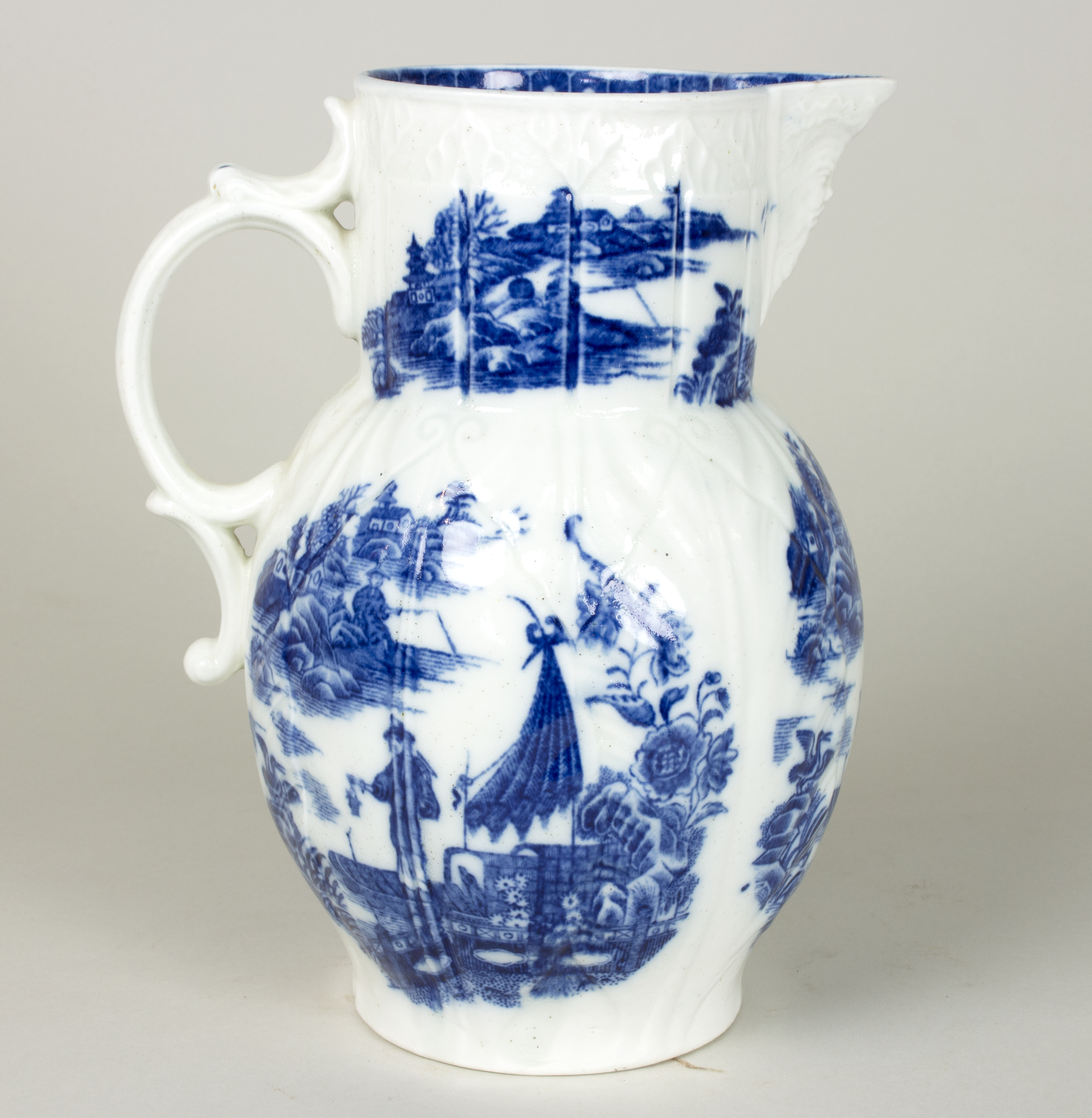 A Worcester blue and white cabbage-leaf moulded jug, circa 1780, printed with a Chinese fisherman, - Image 4 of 4