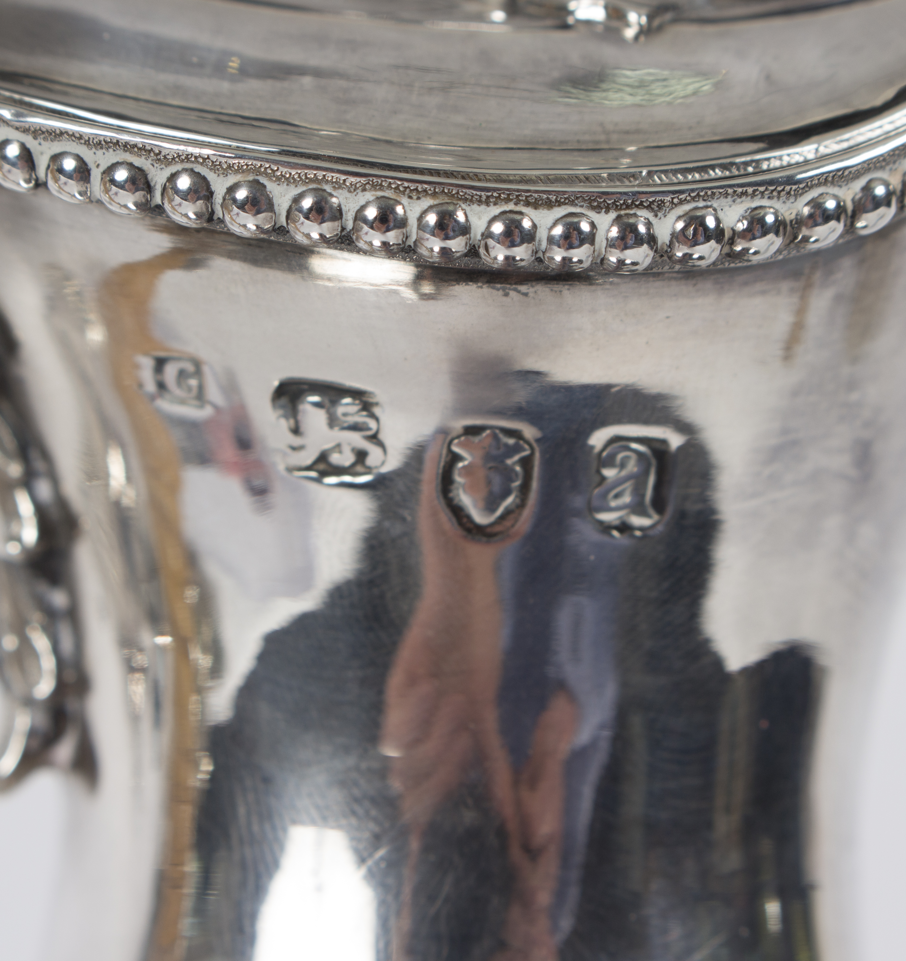 A Georgian silver claret jug, London 1776, decorated with swags, ribbons and acanthus leaves, - Image 2 of 2