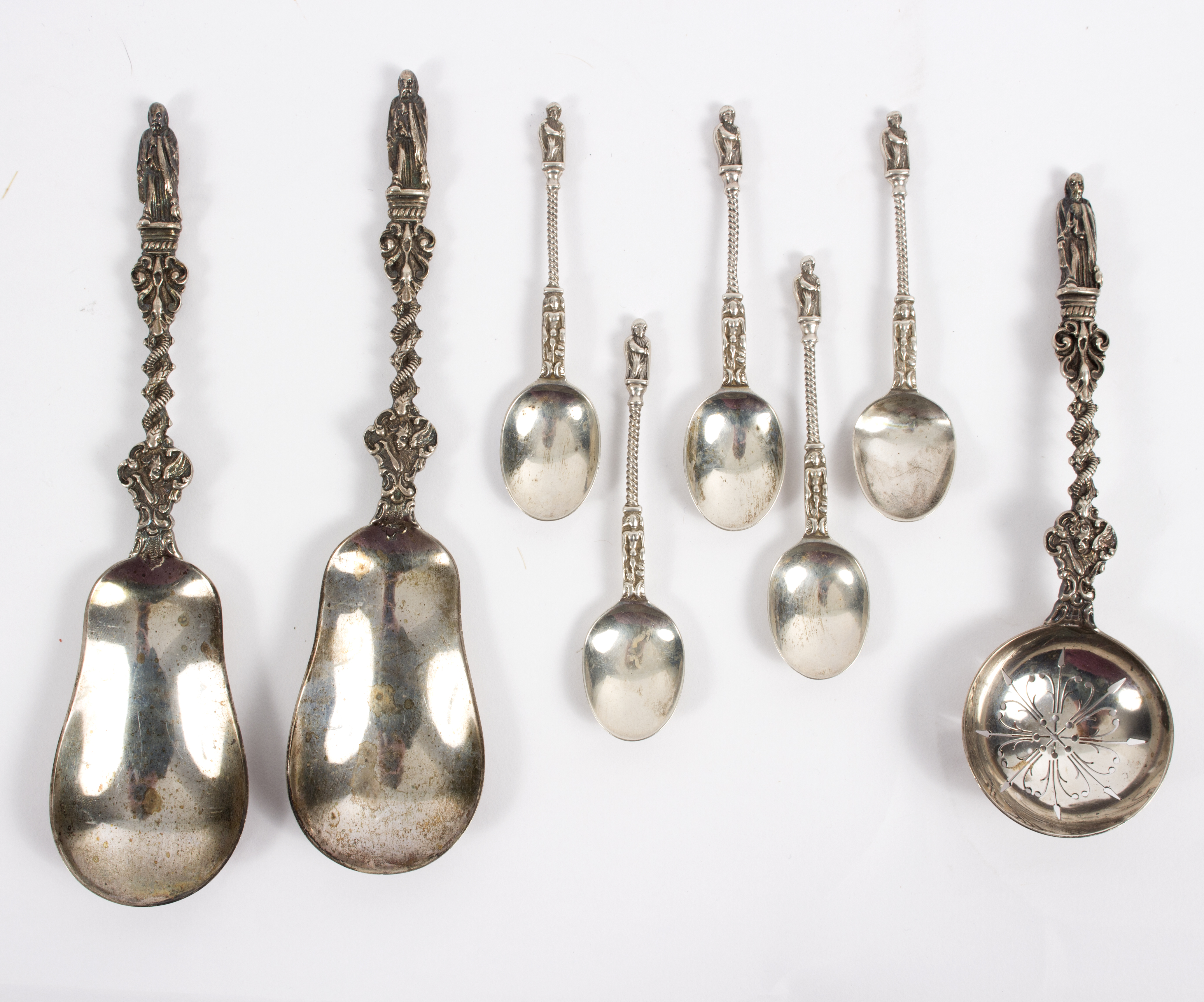 A silver strawberry serving set, William Hutton & Sons Ltd.