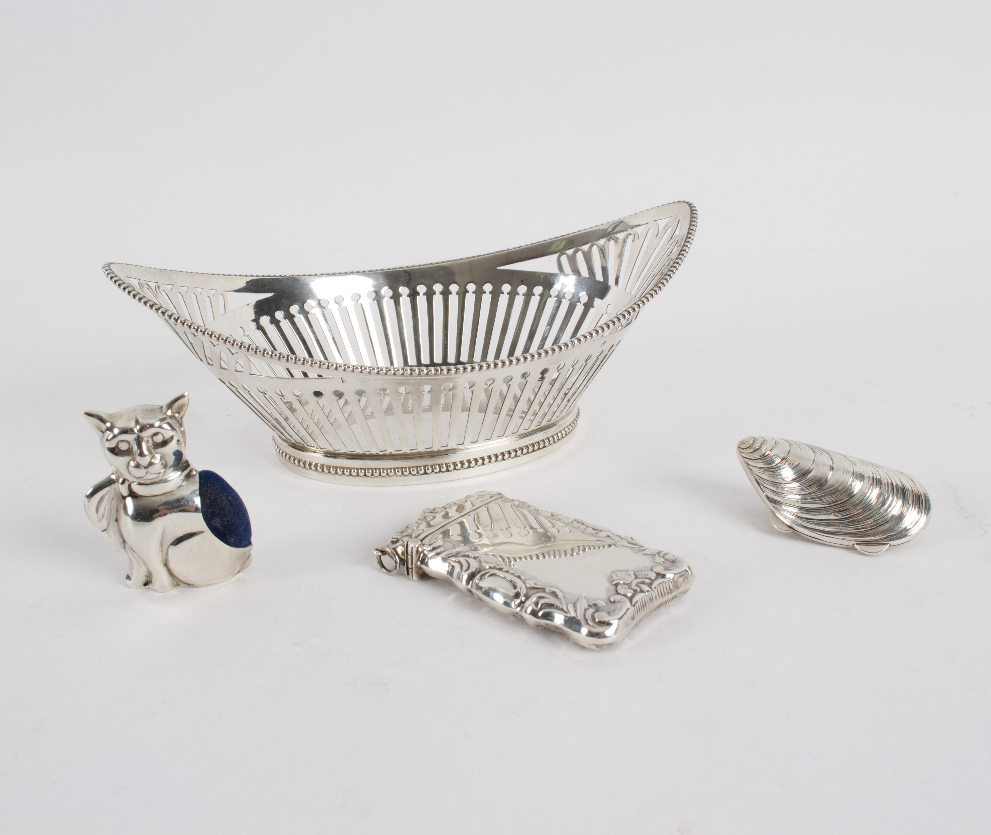 A Dutch silver bowl of navette shape with beaded rim and pierced sides, 18cm long,