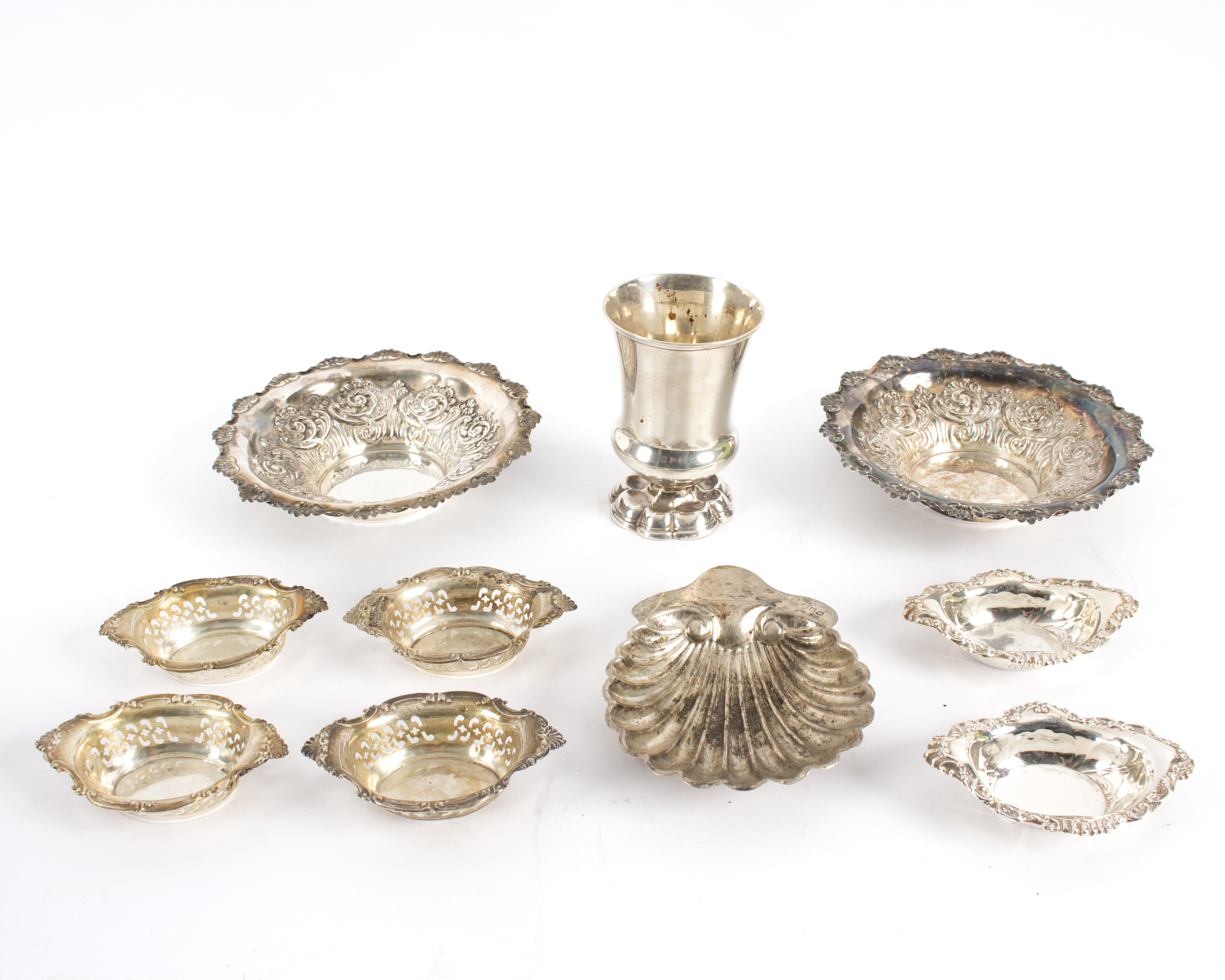 A pair of circular silver bonbon dishes, Sheffield 1898, with shell border, 16.