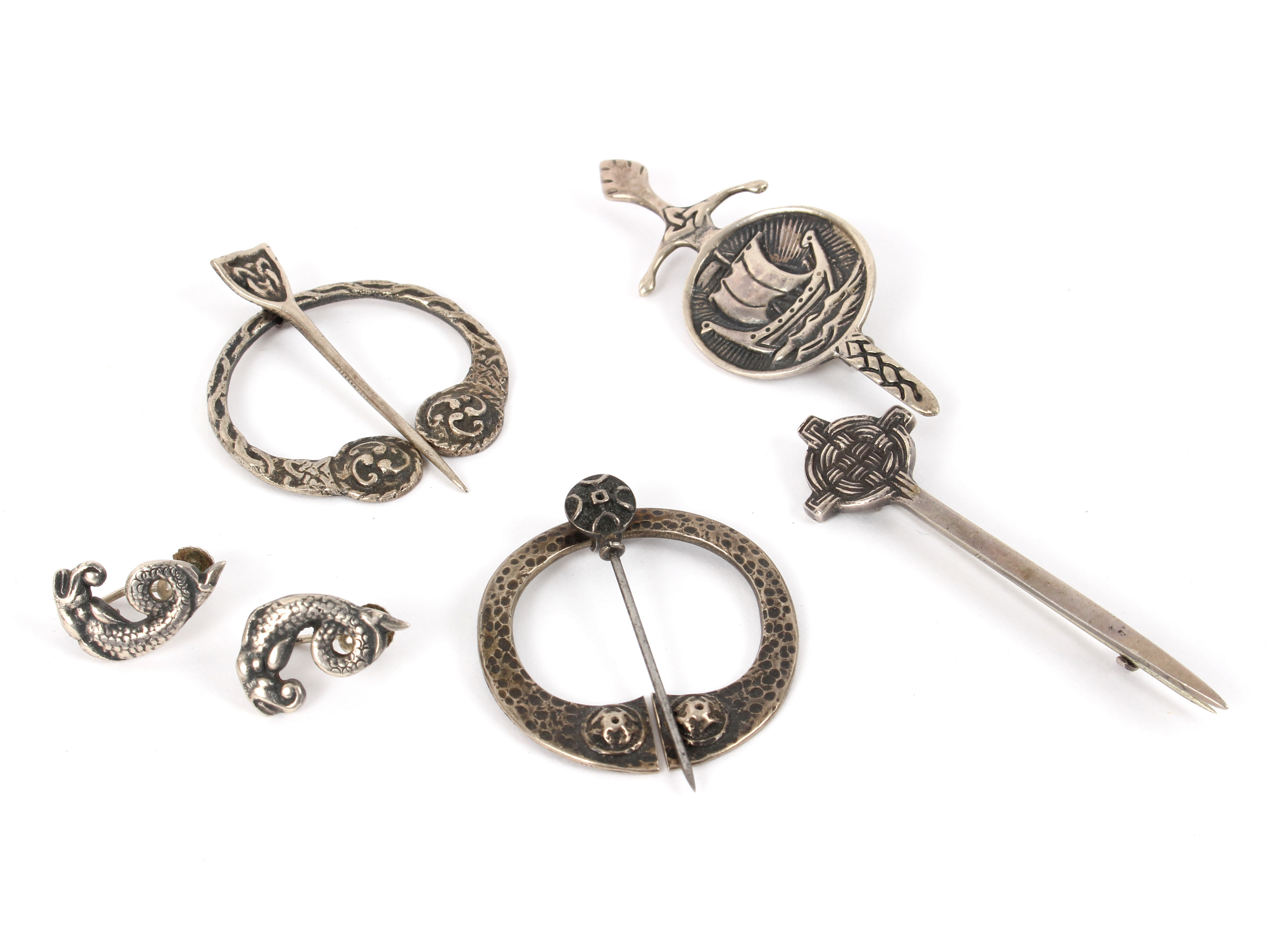A small group of Scottish silver jewellery to include a brooch by John Collie, Oban,