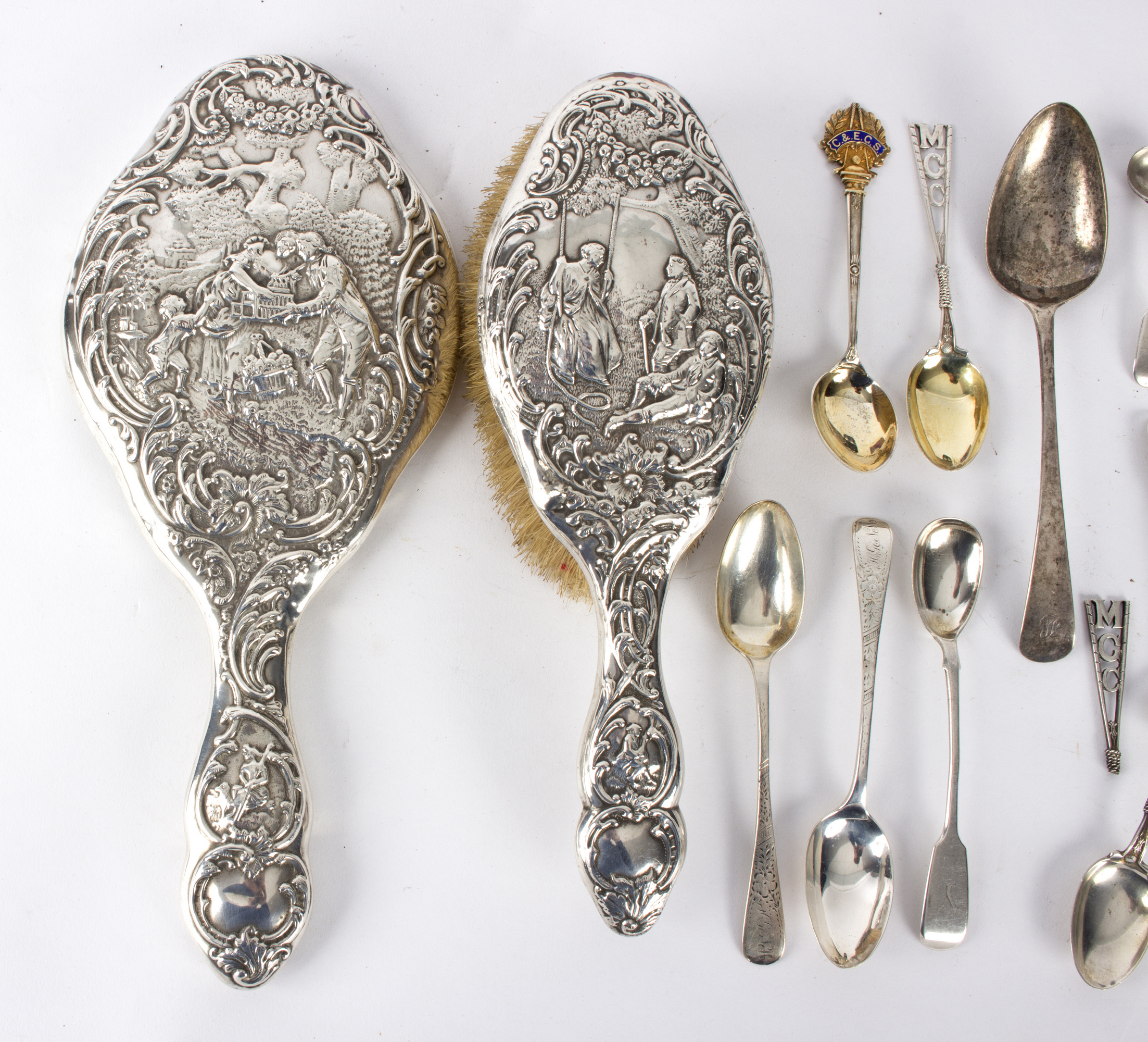 A silver backed hand mirror and brush, Chester 1901/02, decorated figures and sundry teaspoons etc. - Bild 2 aus 2