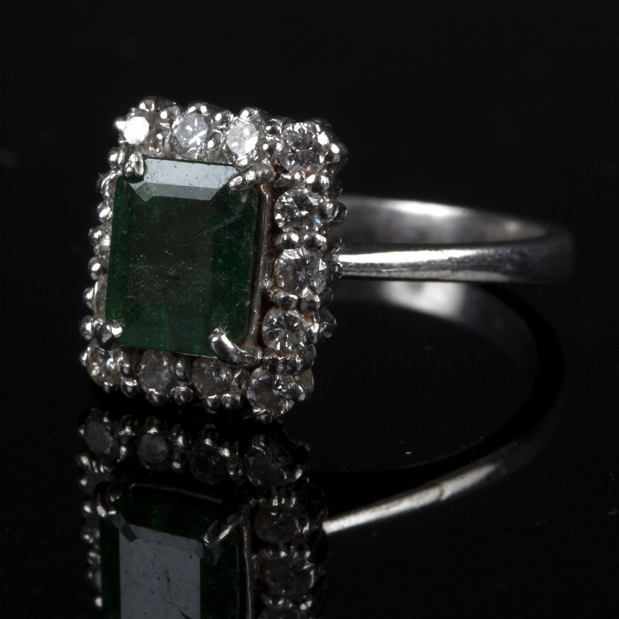 An emerald and diamond ring, - Bild 2 aus 2