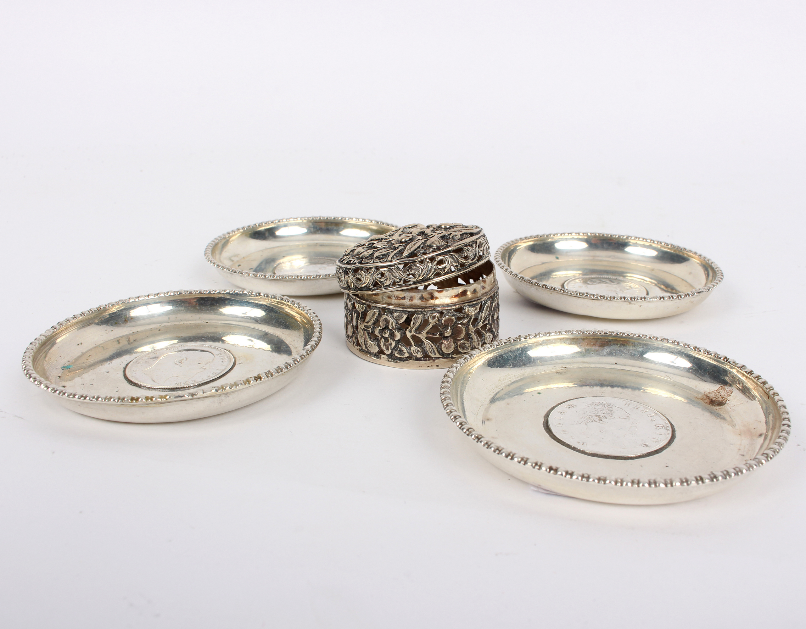 Four Indian silver ashtrays, each set with a one Rupee coin (1835, 1840, - Image 2 of 2